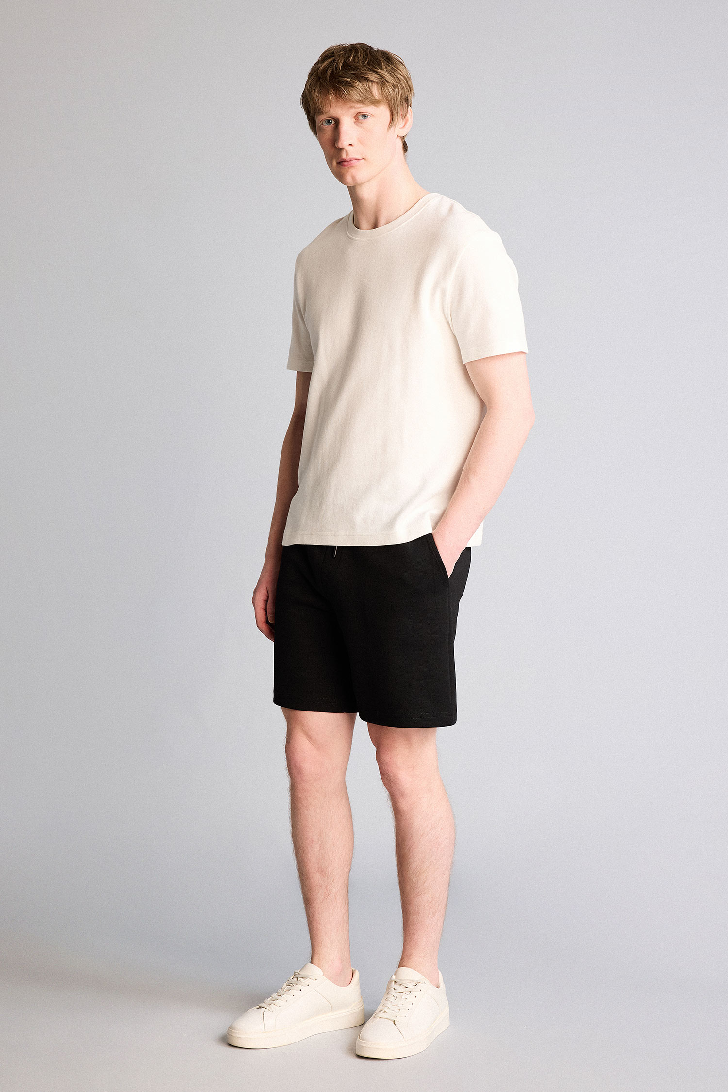DeFacto Regular Fit Basic Düz Şort görsel 2