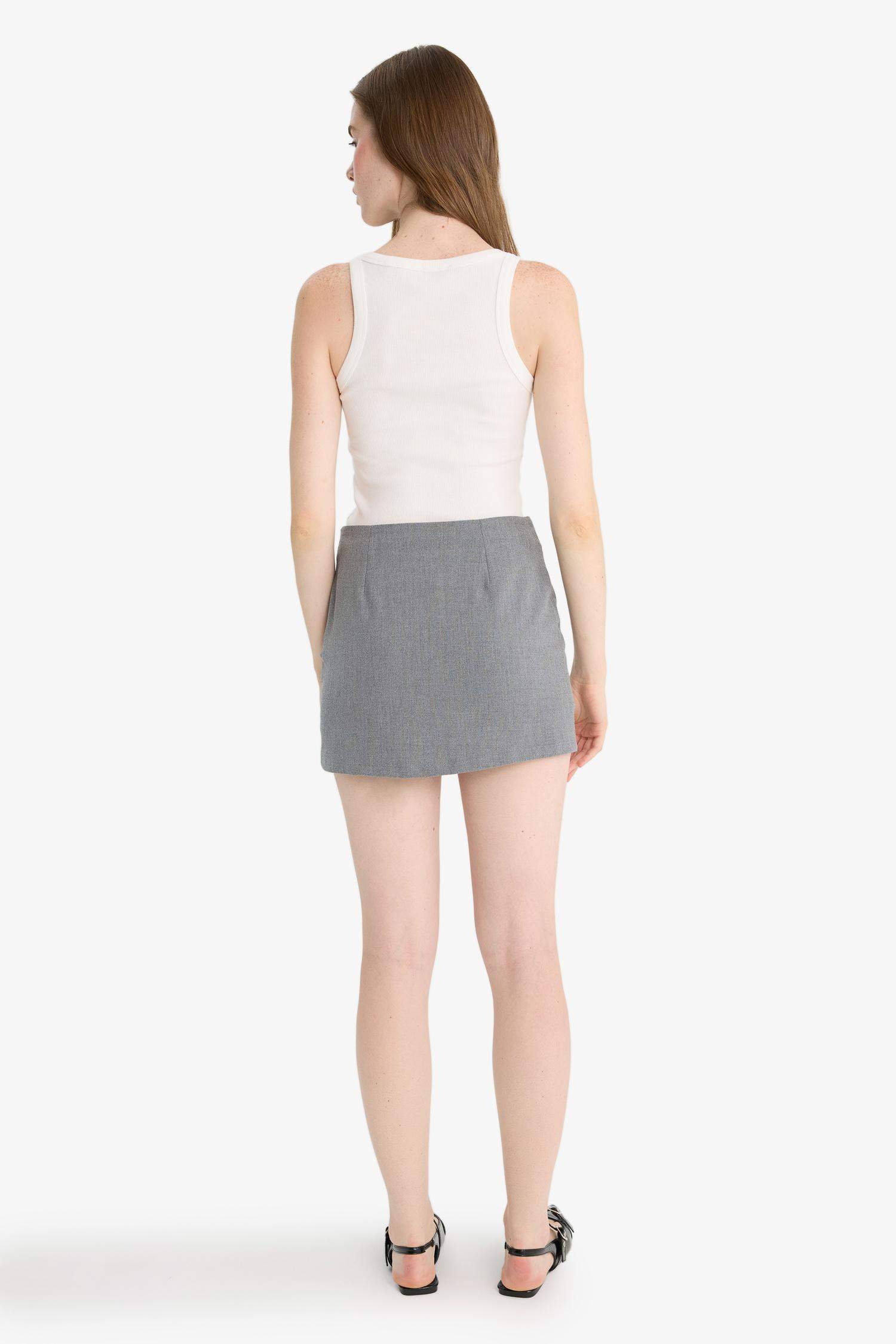 جيبة قصيرة بخصر عالي