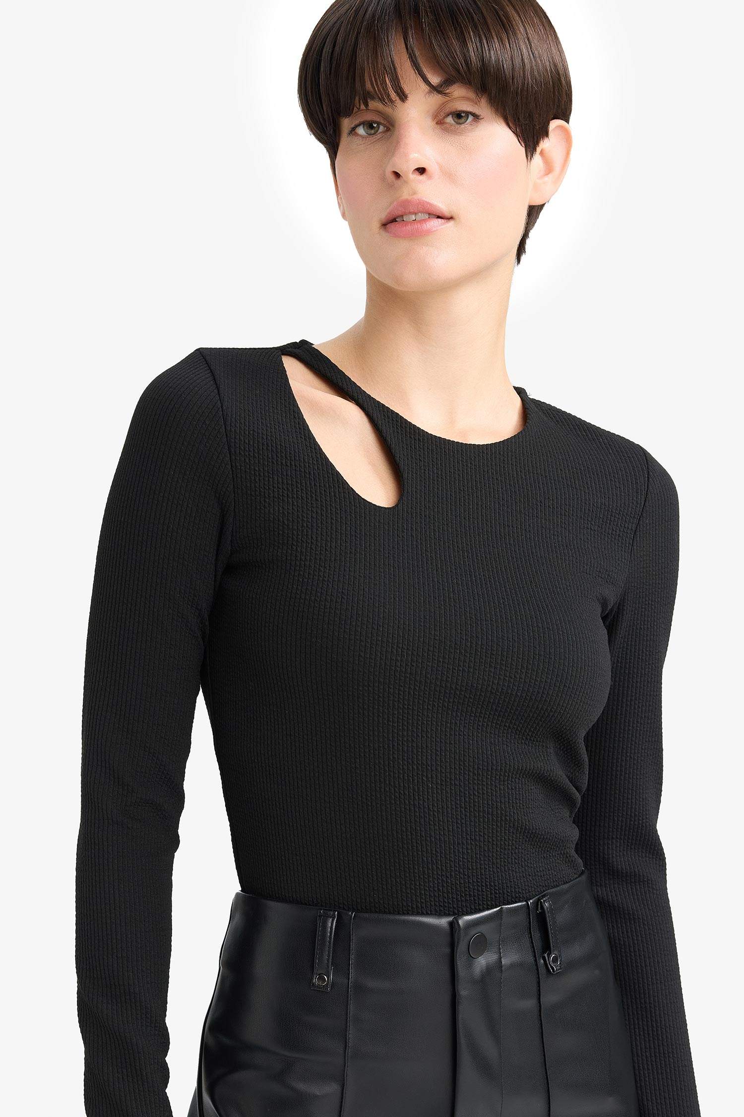 Slim Fit Long Sleeved Crew Neck T-shirt