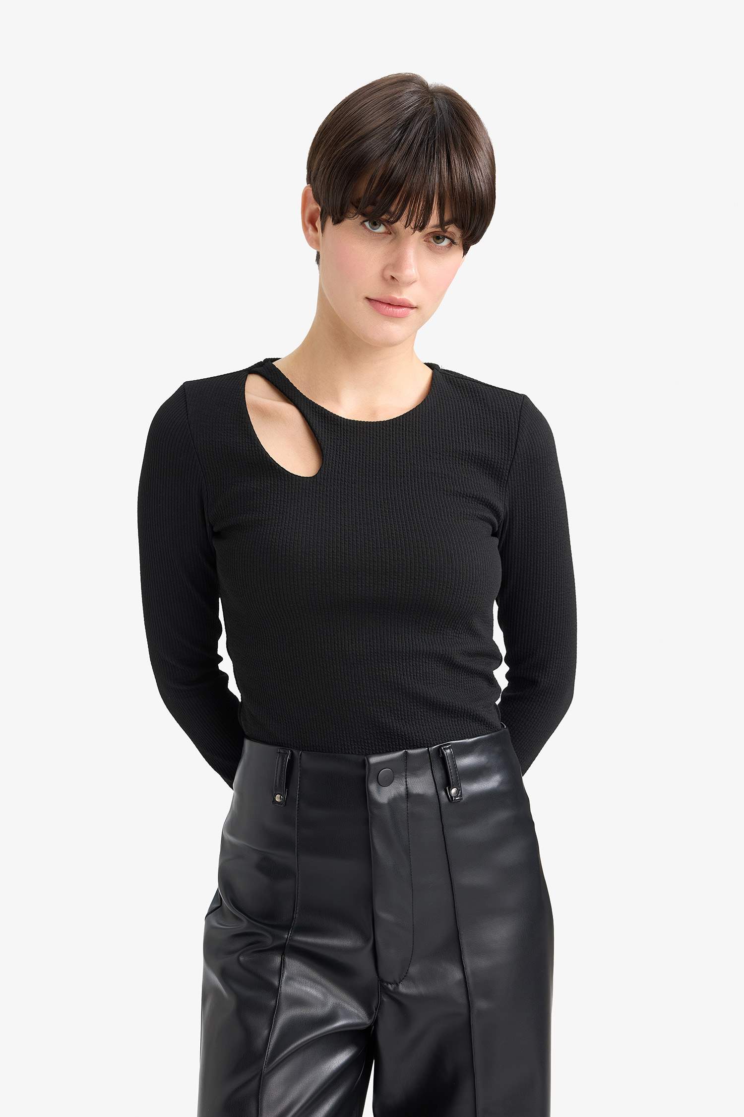 Slim Fit Long Sleeved Crew Neck T-shirt