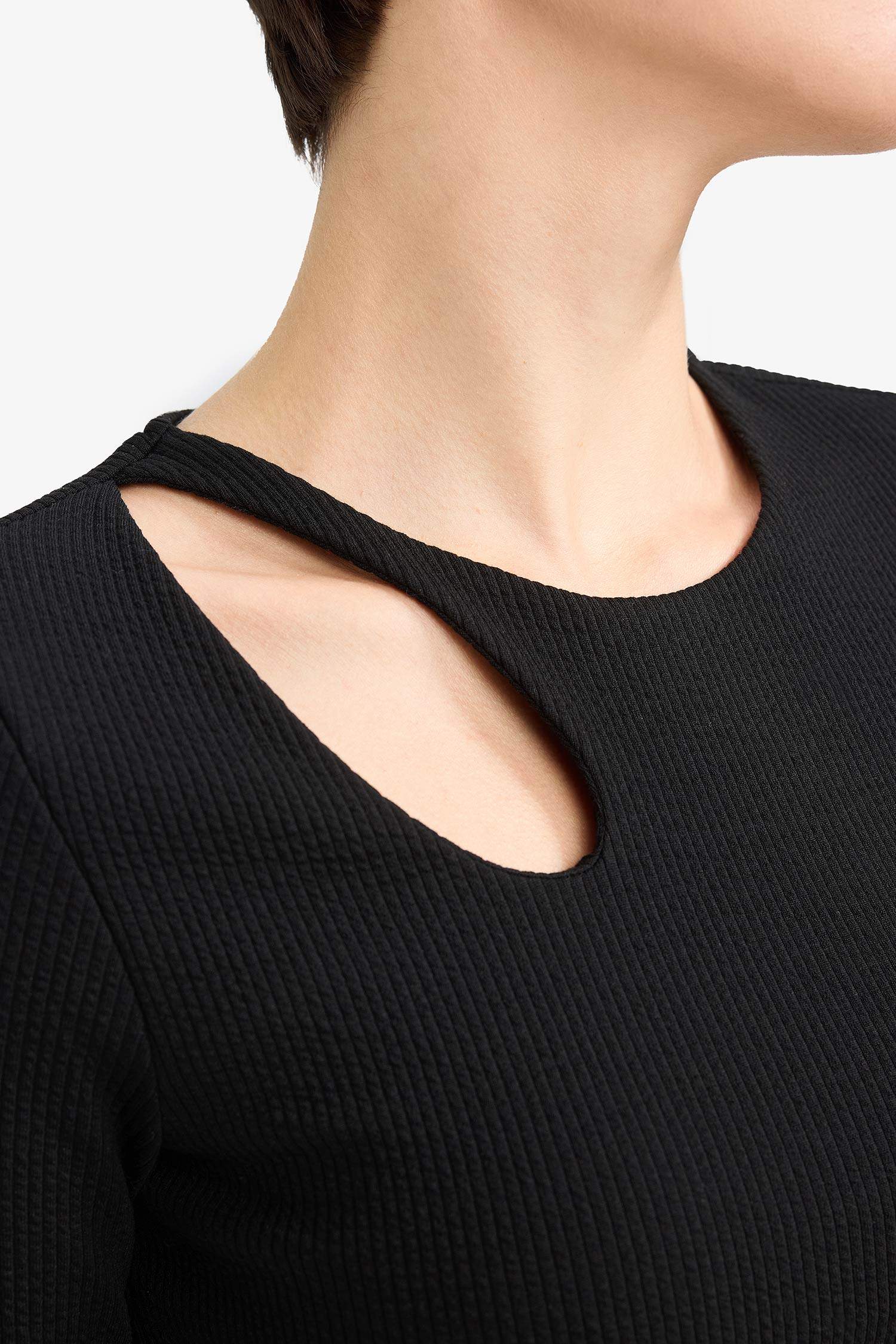 Slim Fit Long Sleeved Crew Neck T-shirt