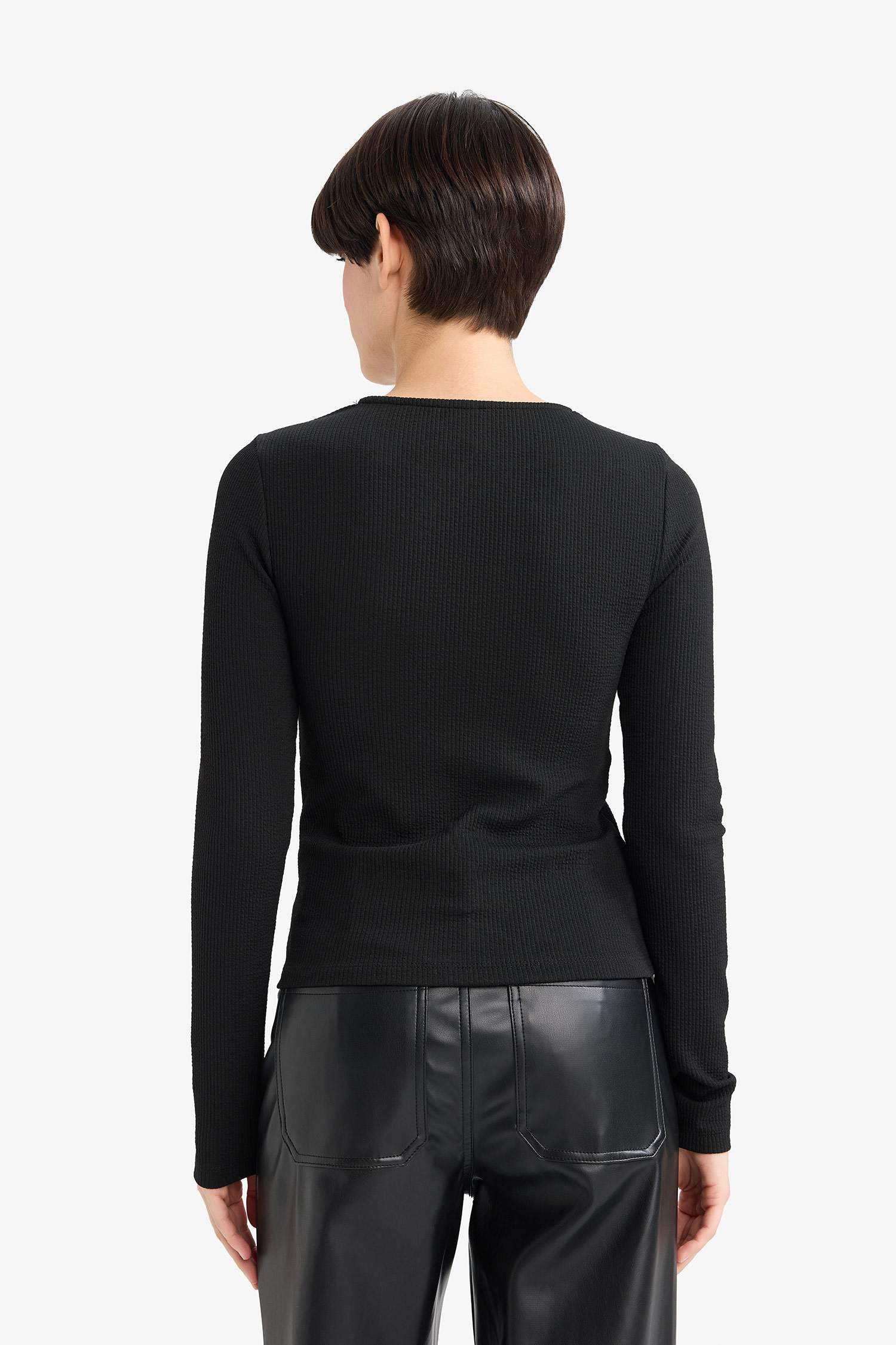 Slim Fit Long Sleeved Crew Neck T-shirt