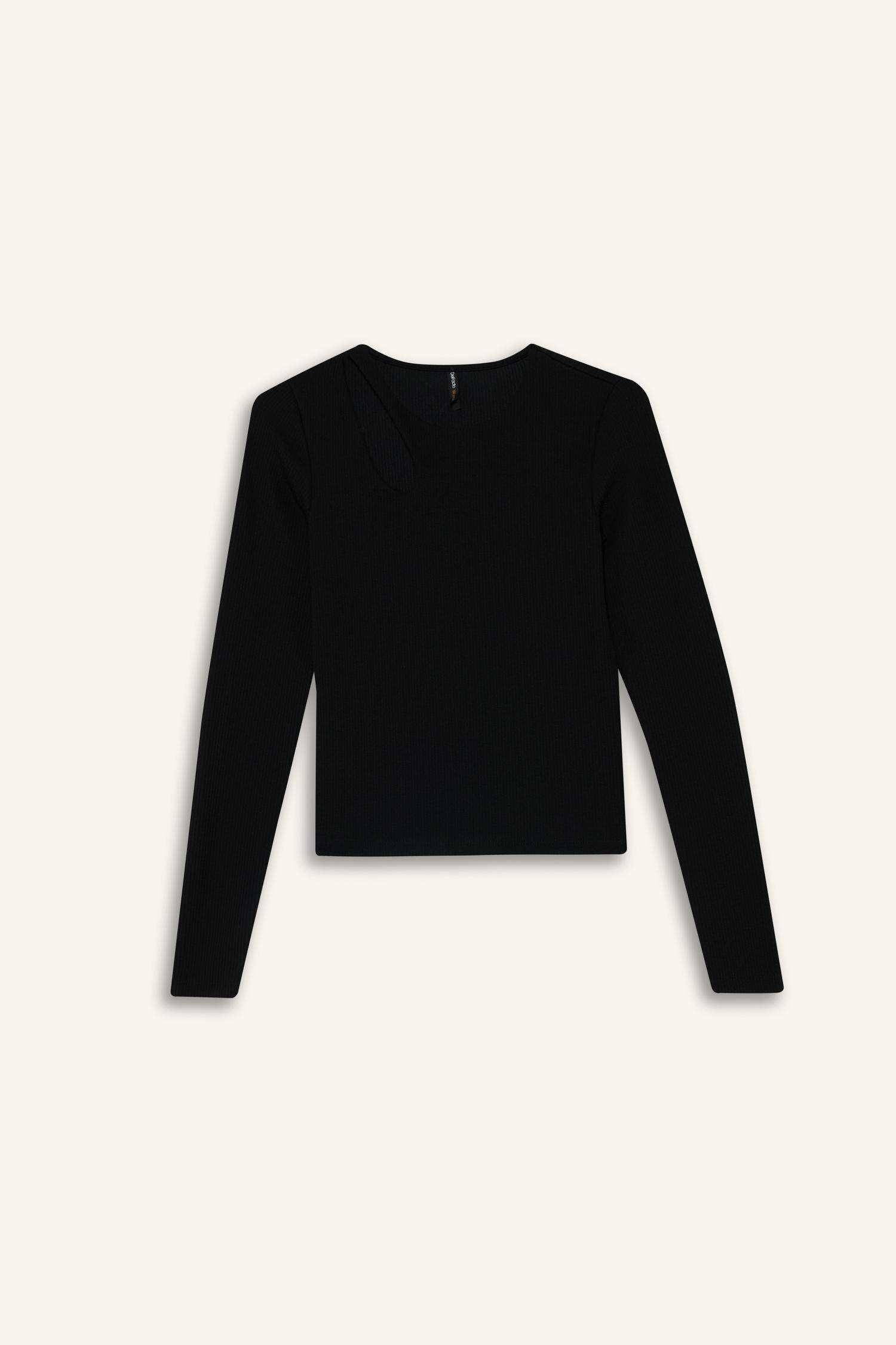 Slim Fit Long Sleeved Crew Neck T-shirt