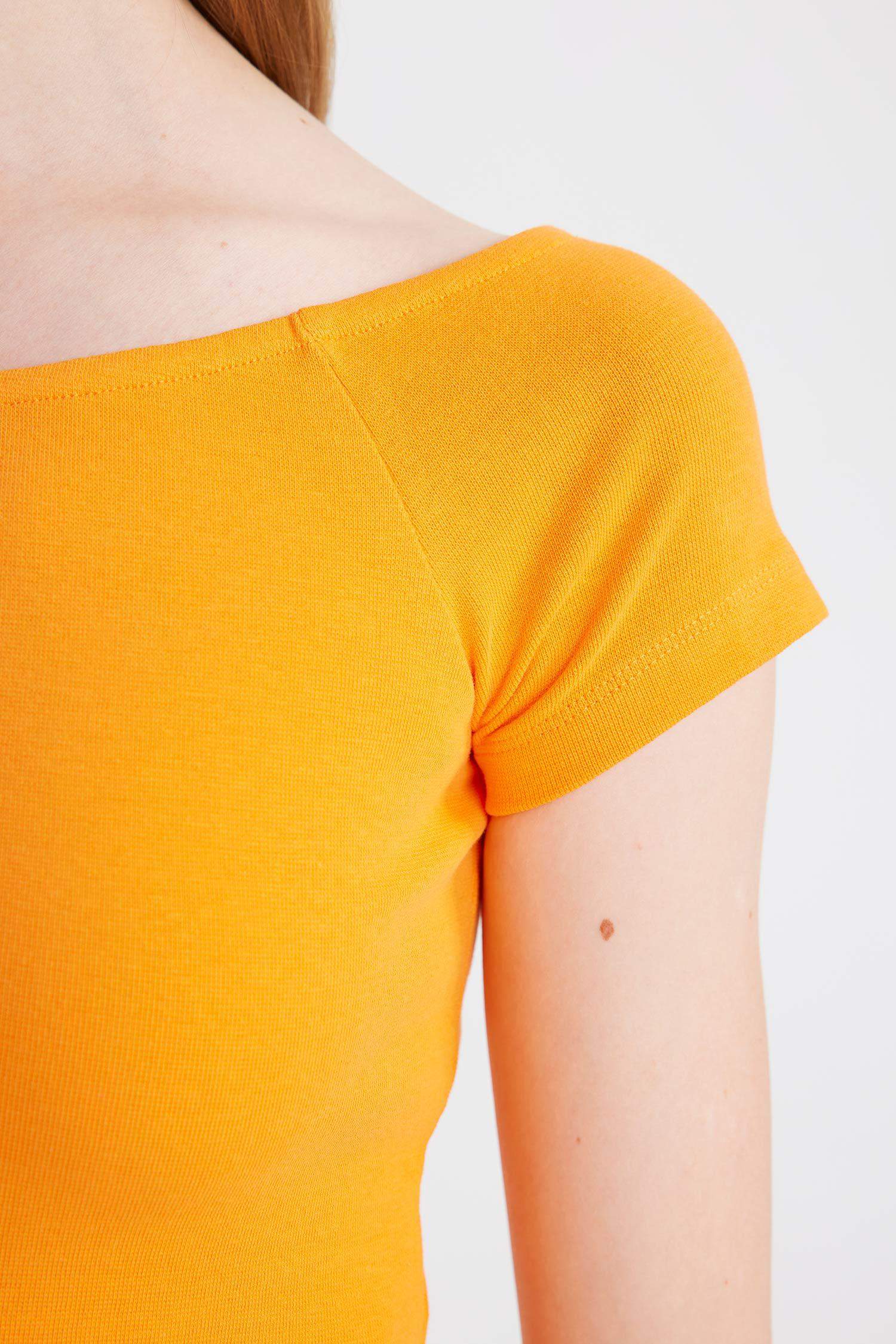 T-Shirt Slim à Manches Courtes