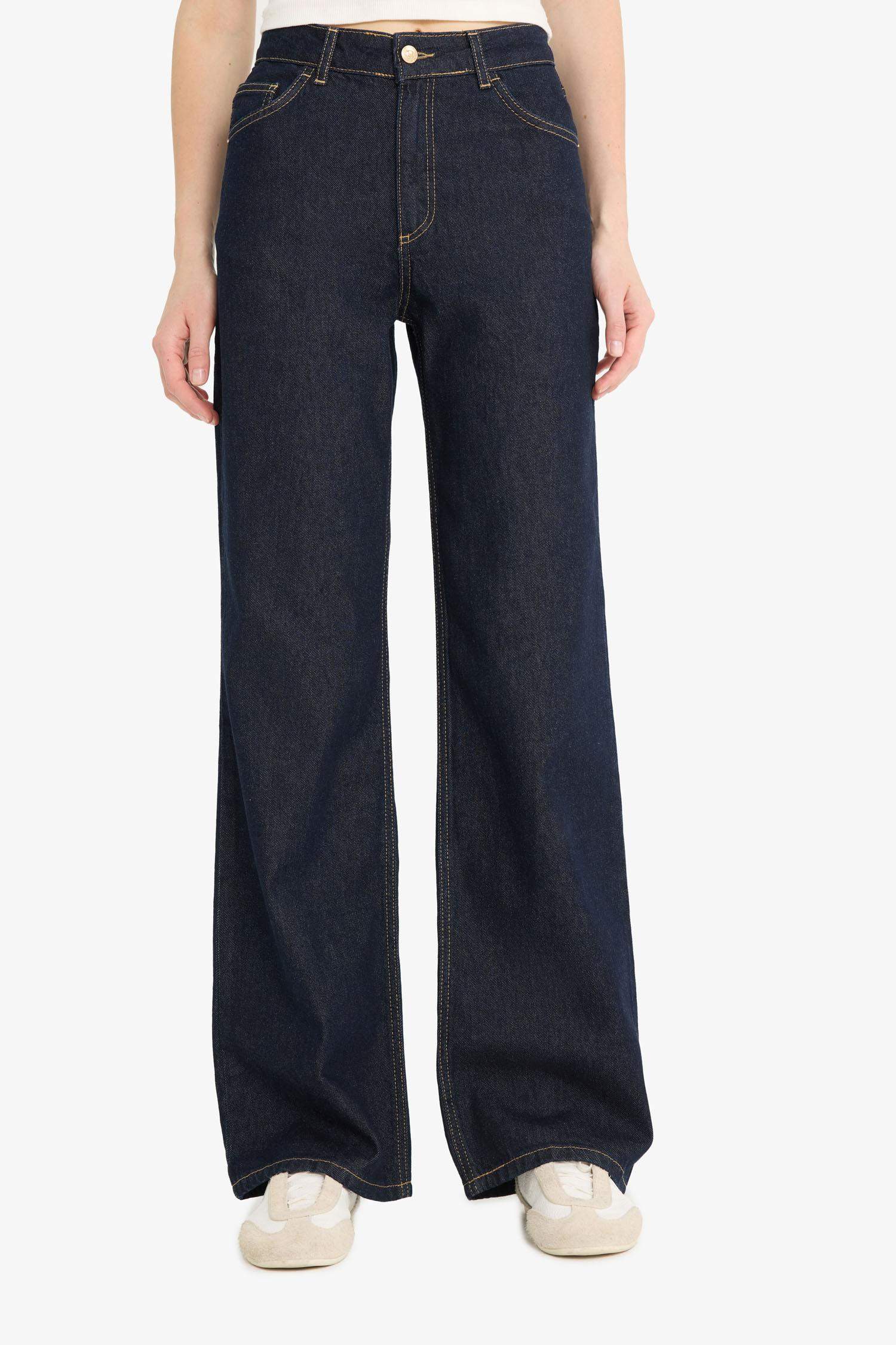 سروال جينز واسع بخصر عالي بقصة مستقيمة