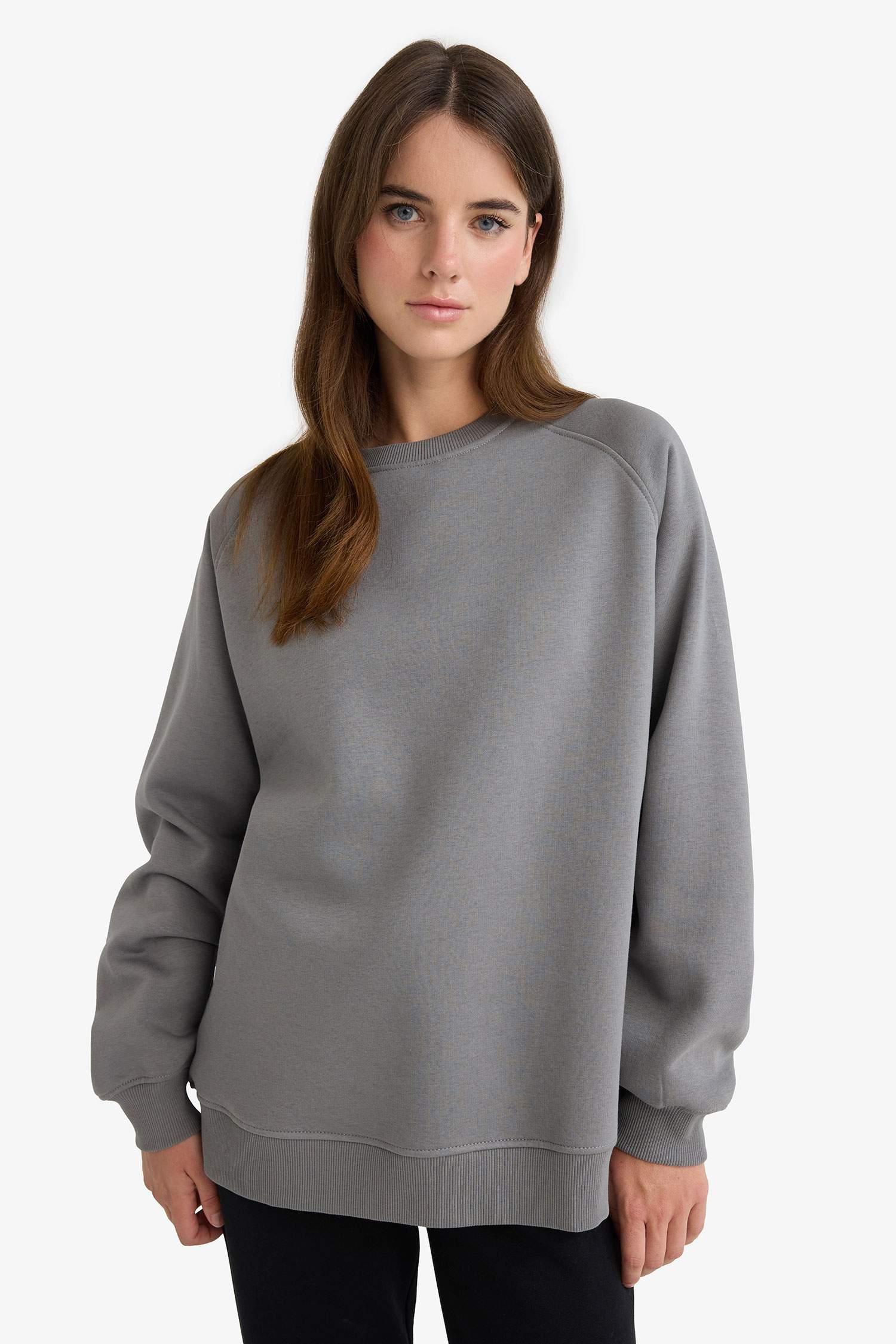 سويت شيرت واسع برقبة مستديرة