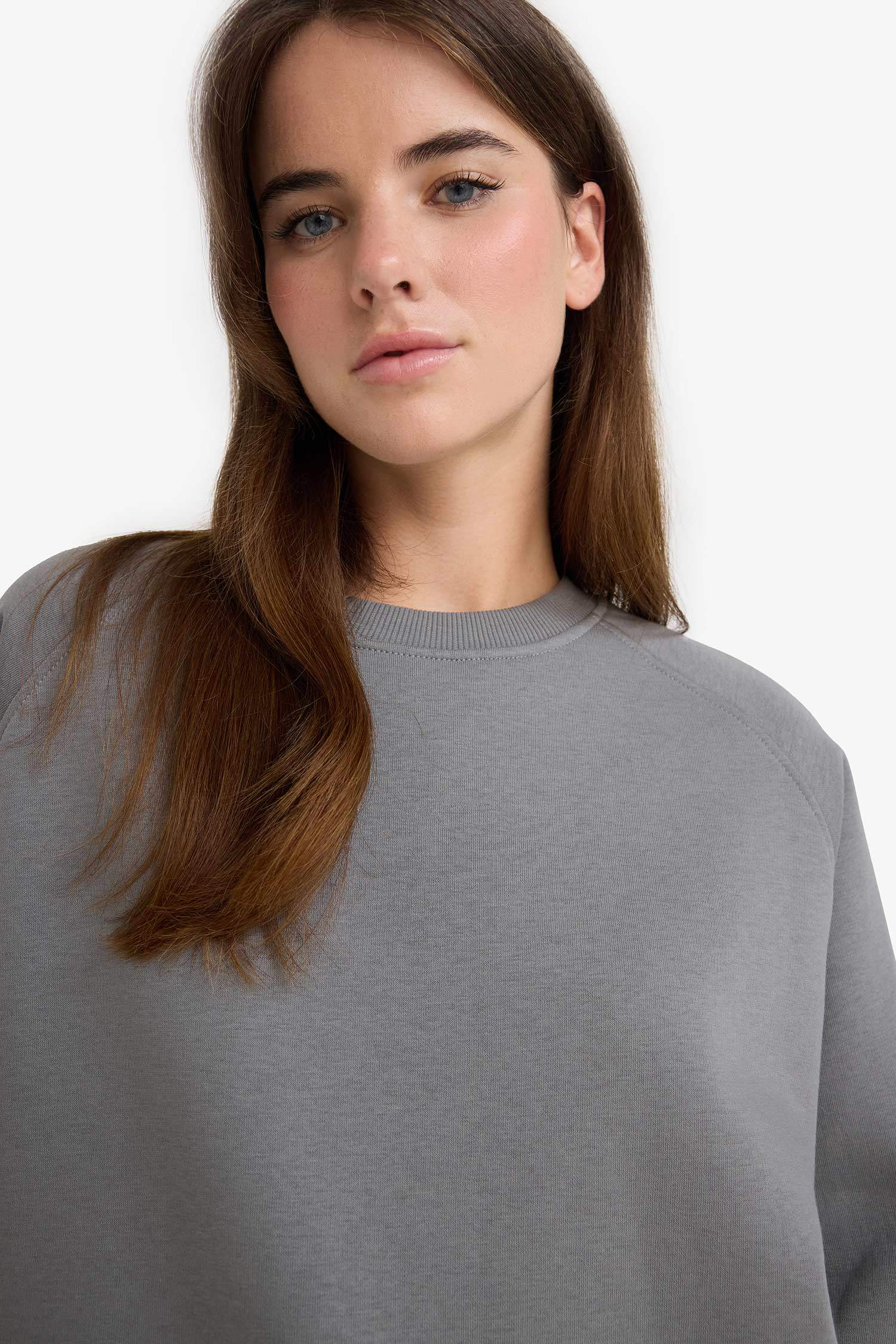 سويت شيرت واسع برقبة مستديرة