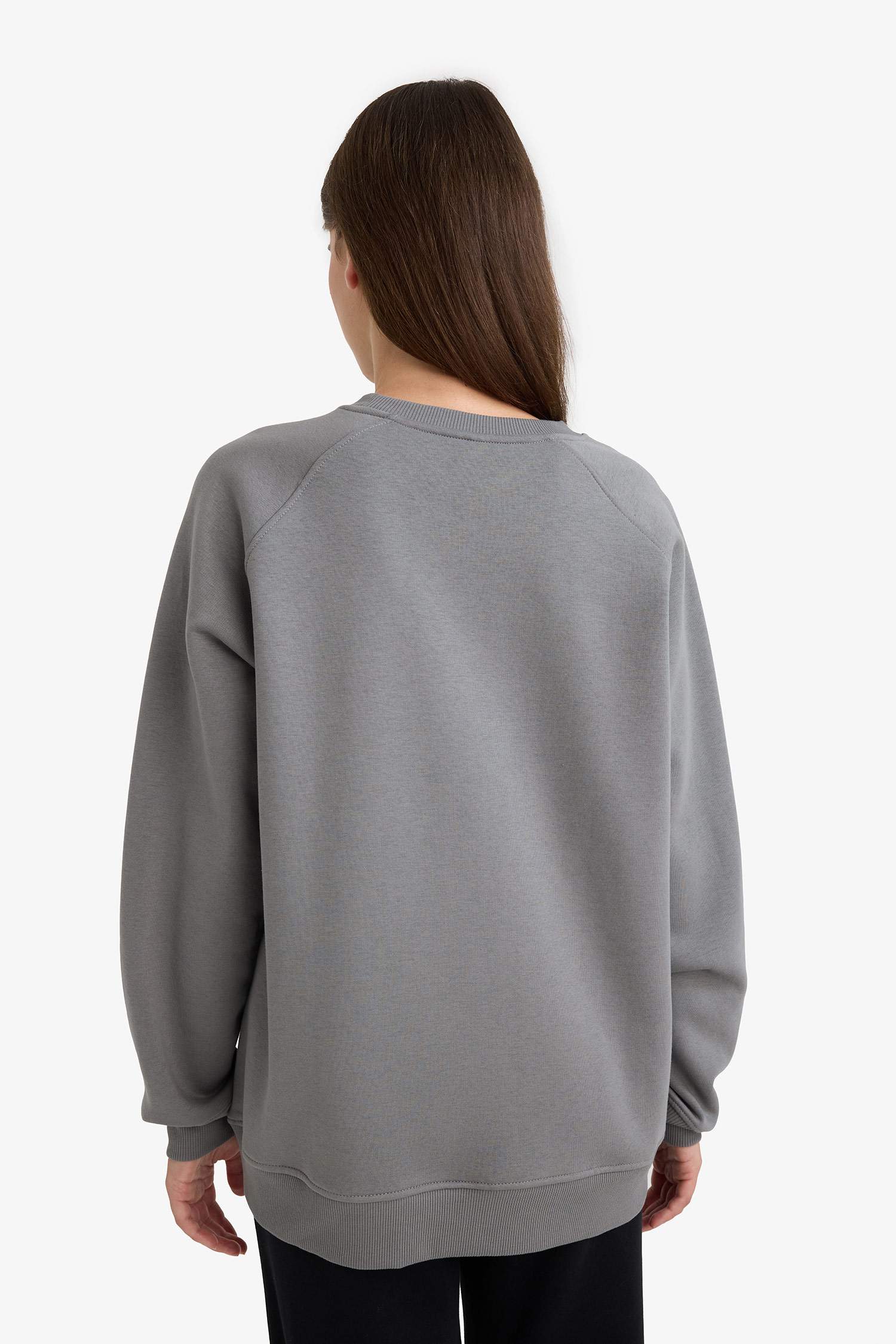 سويت شيرت واسع برقبة مستديرة