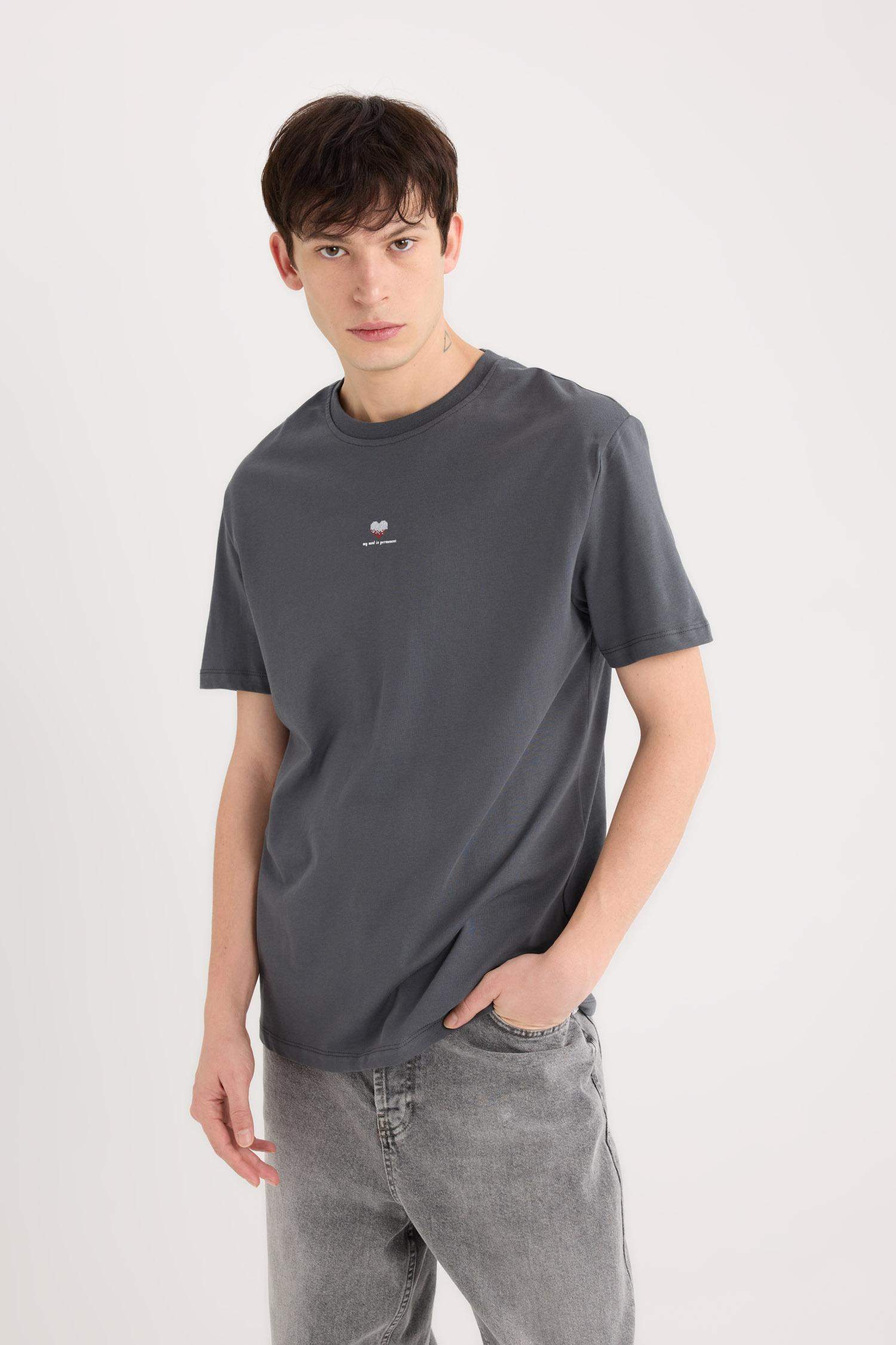 %100 Pamuk Bisiklet Yaka Kalp Baskılı Kısa Kollu Tişört