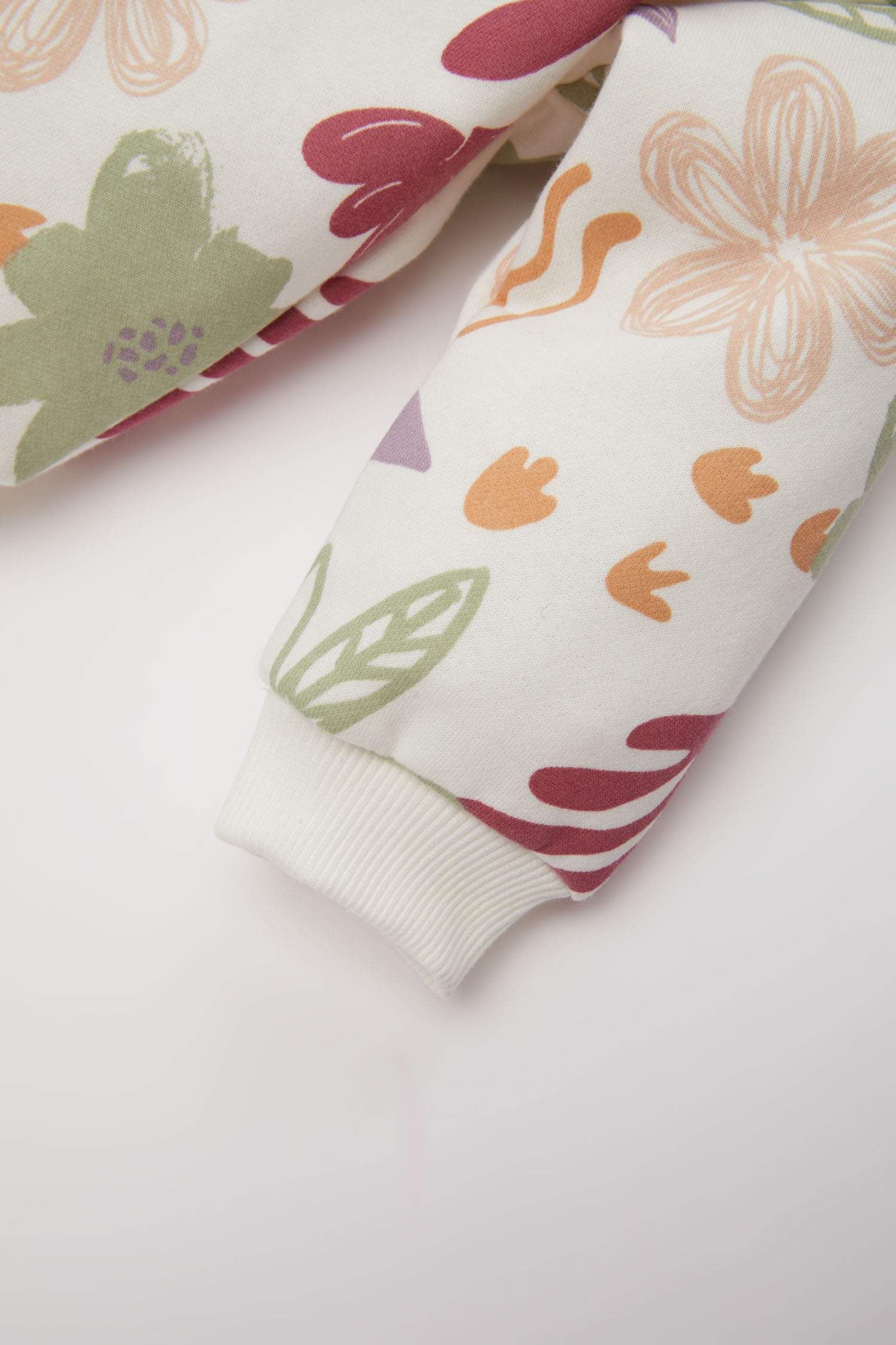 طقم بناتي سويت شيرت مطبوع برقبة مستديرة و سروال