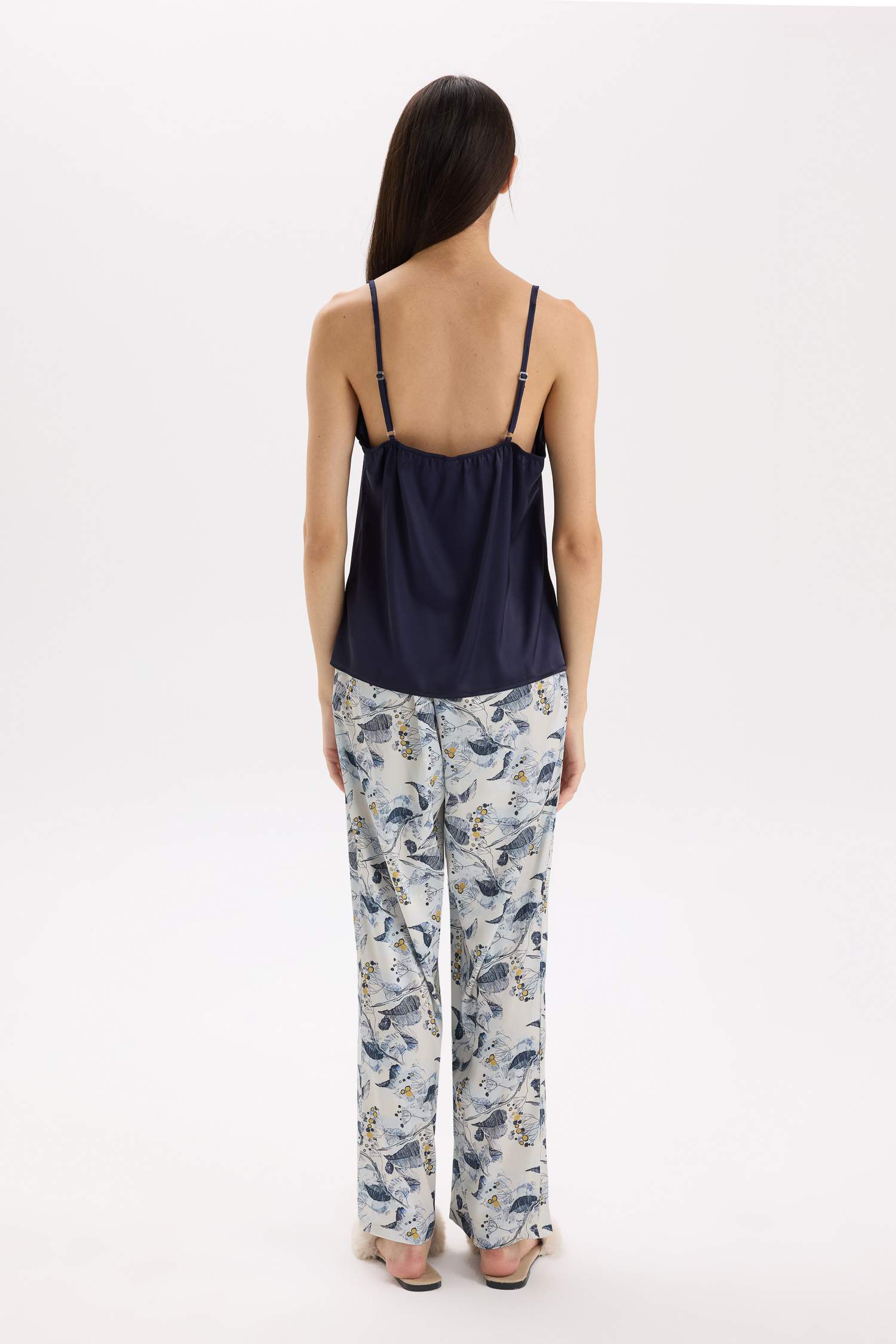 طقم بيجامة ستان من قطعتين من Fall in Love