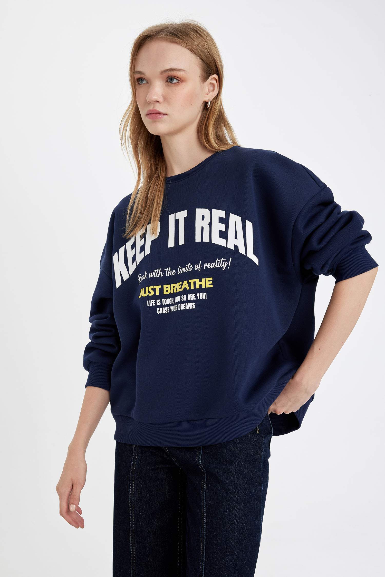 үлкен пішім орташа дөңгелек жаға Свитер