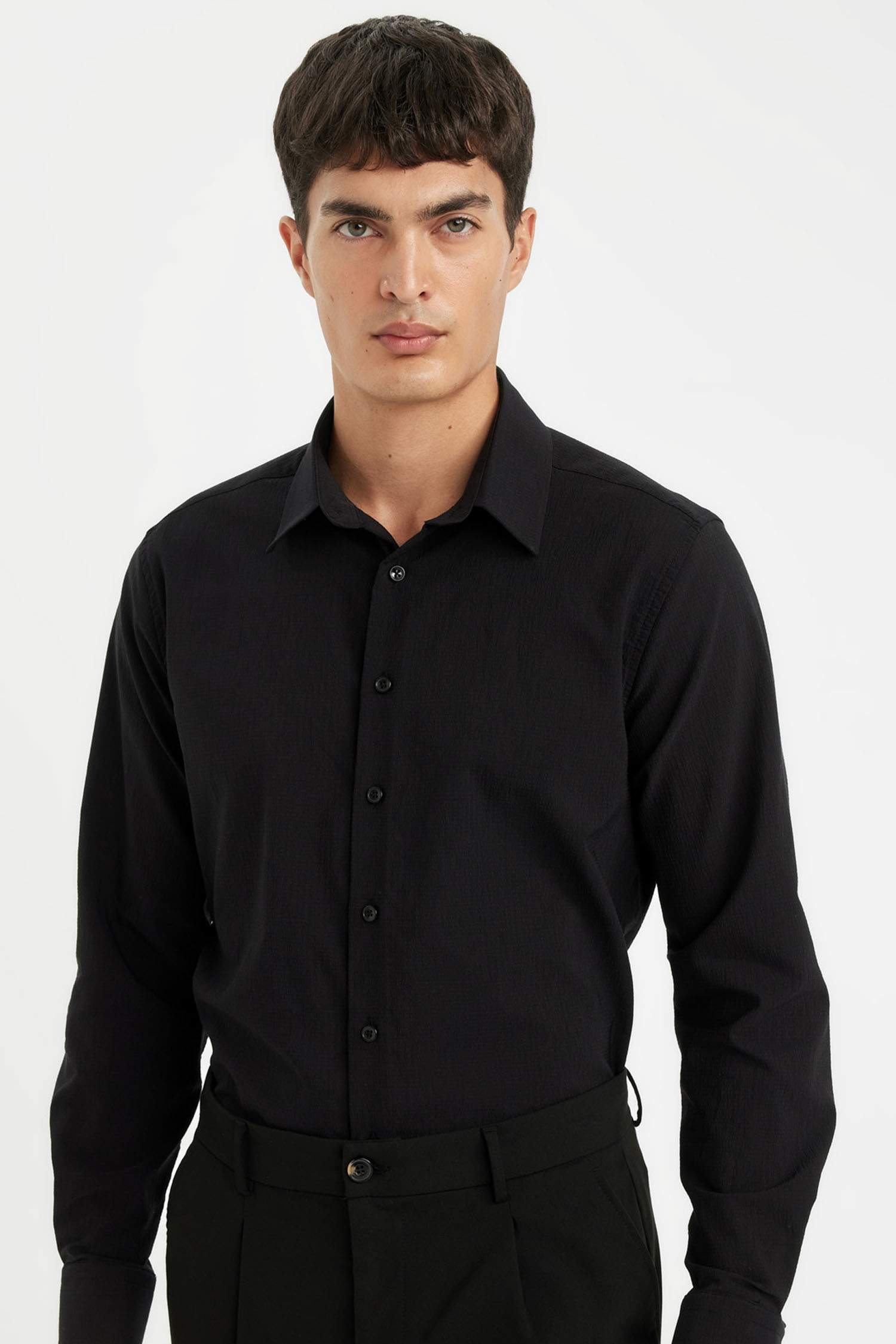 Modern Fit Modern Kesim Krinkıl Kumaş Gofre Desenli Uzun Kollu Gömlek