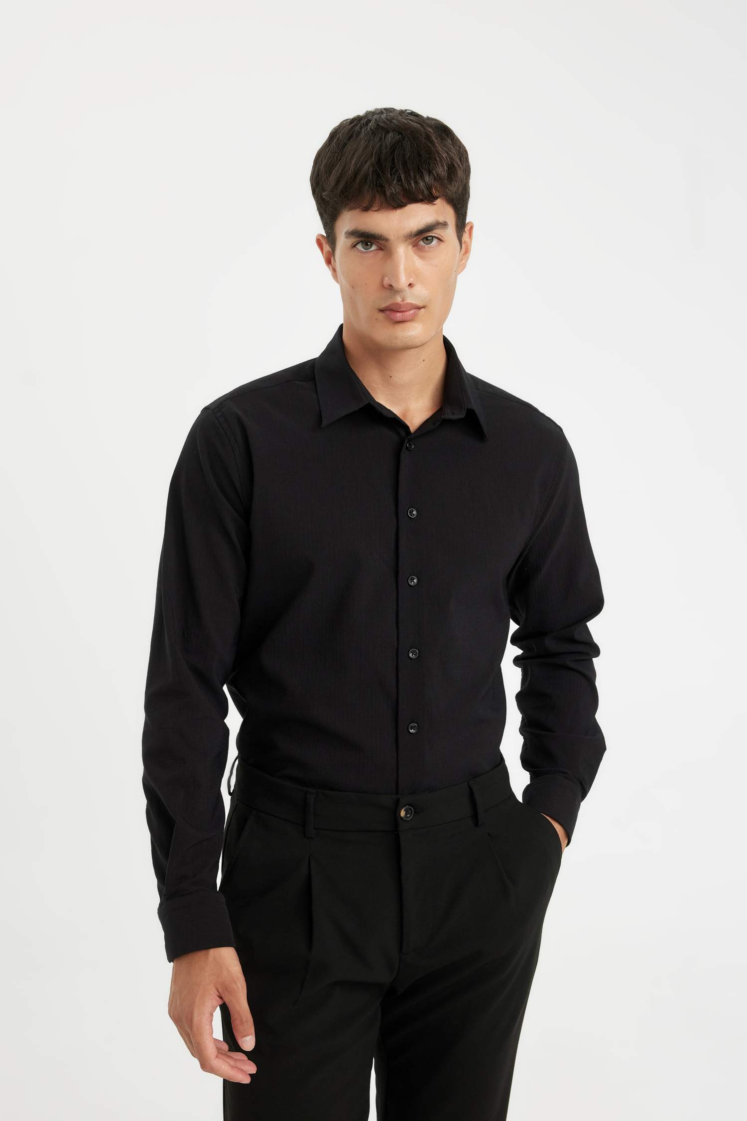 Modern Fit Modern Kesim Krinkıl Kumaş Gofre Desenli Uzun Kollu Gömlek