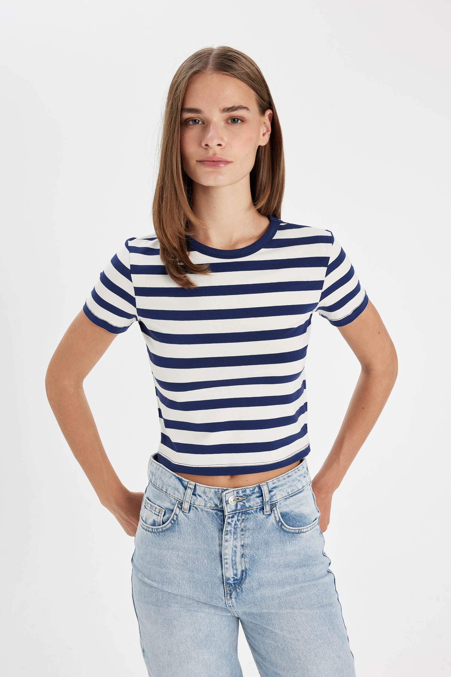 Slim Fit Dar Kesim Bisiklet Yaka Çizgili Penye Kısa Kollu Tişört