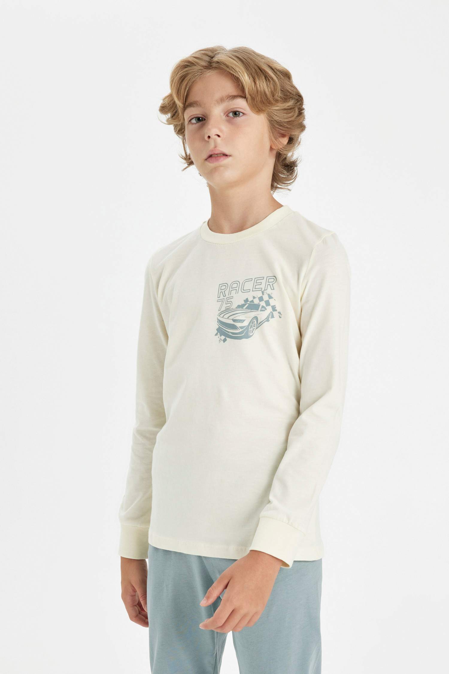 طقم بيجاما ولادي كم طويل قصة عادية - قطعتين