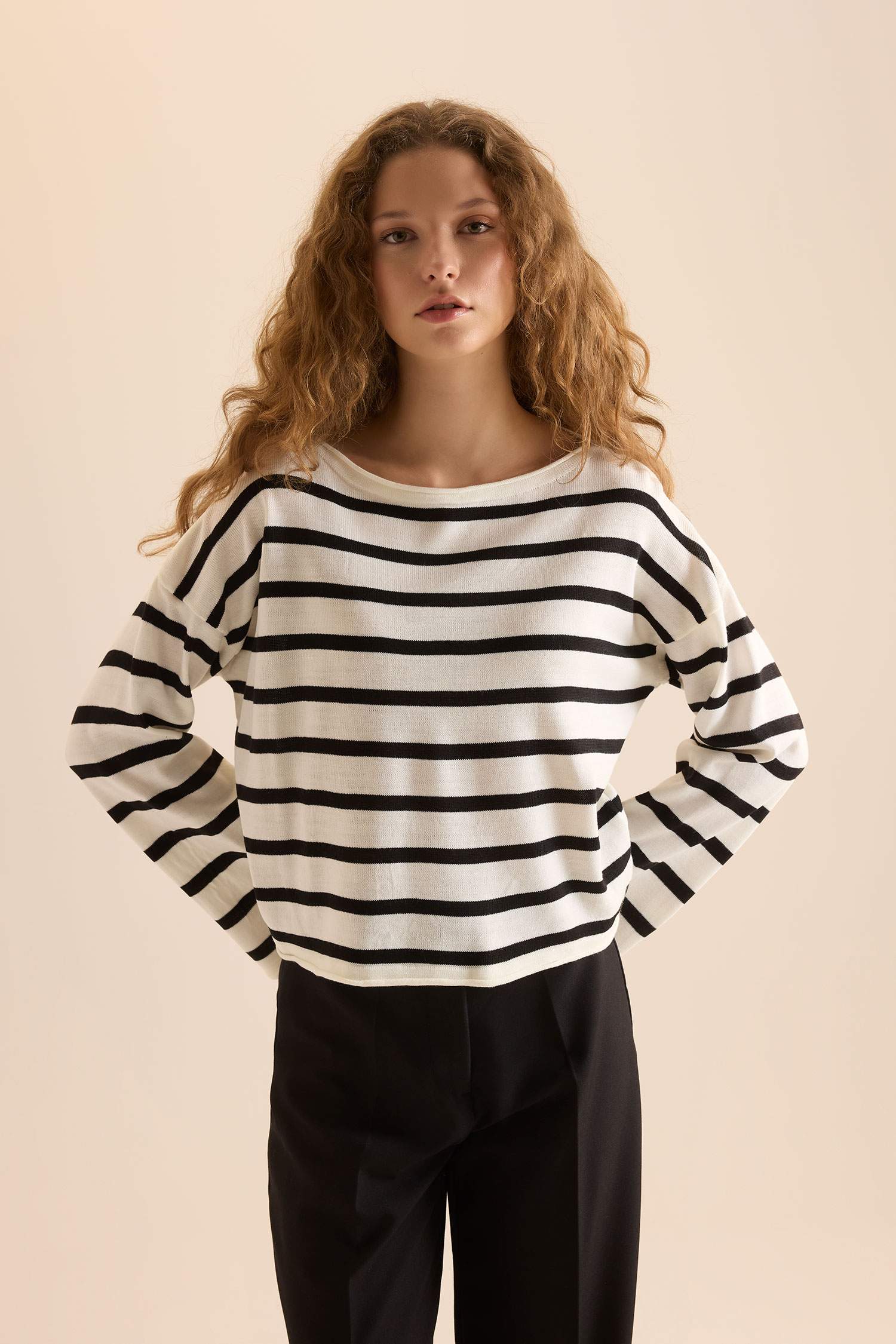 Relax Fit Kayık Yaka Çizgili Triko Kazak