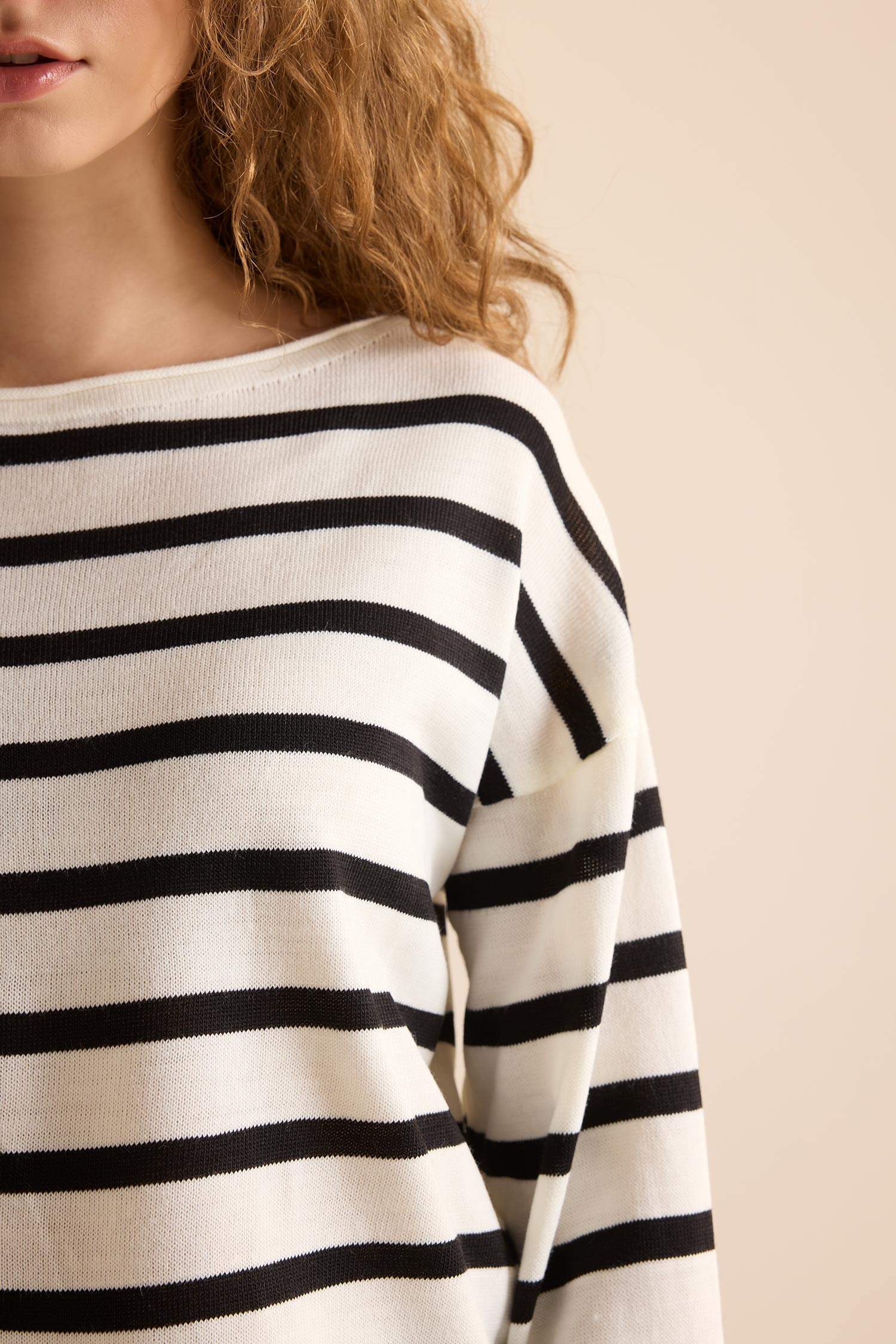 Relax Fit Kayık Yaka Çizgili Triko Kazak