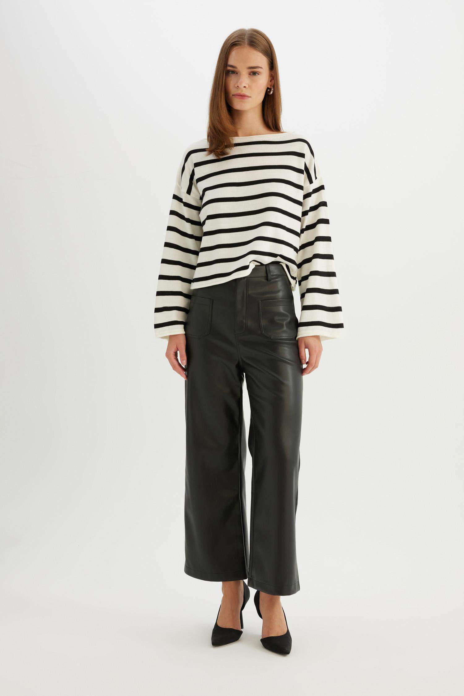 Relax Fit Kayık Yaka Çizgili Triko Kazak