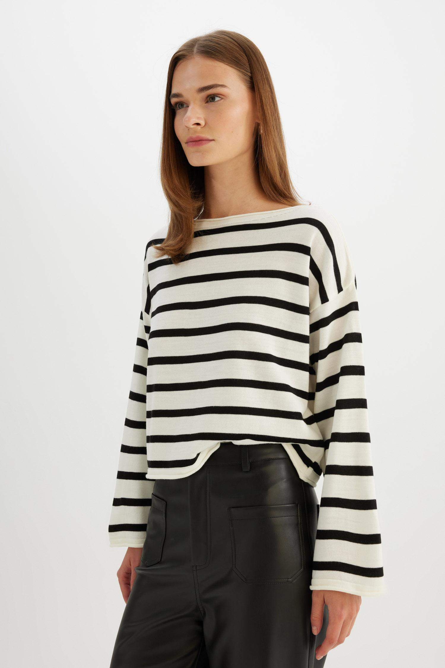 Relax Fit Kayık Yaka Çizgili Triko Kazak