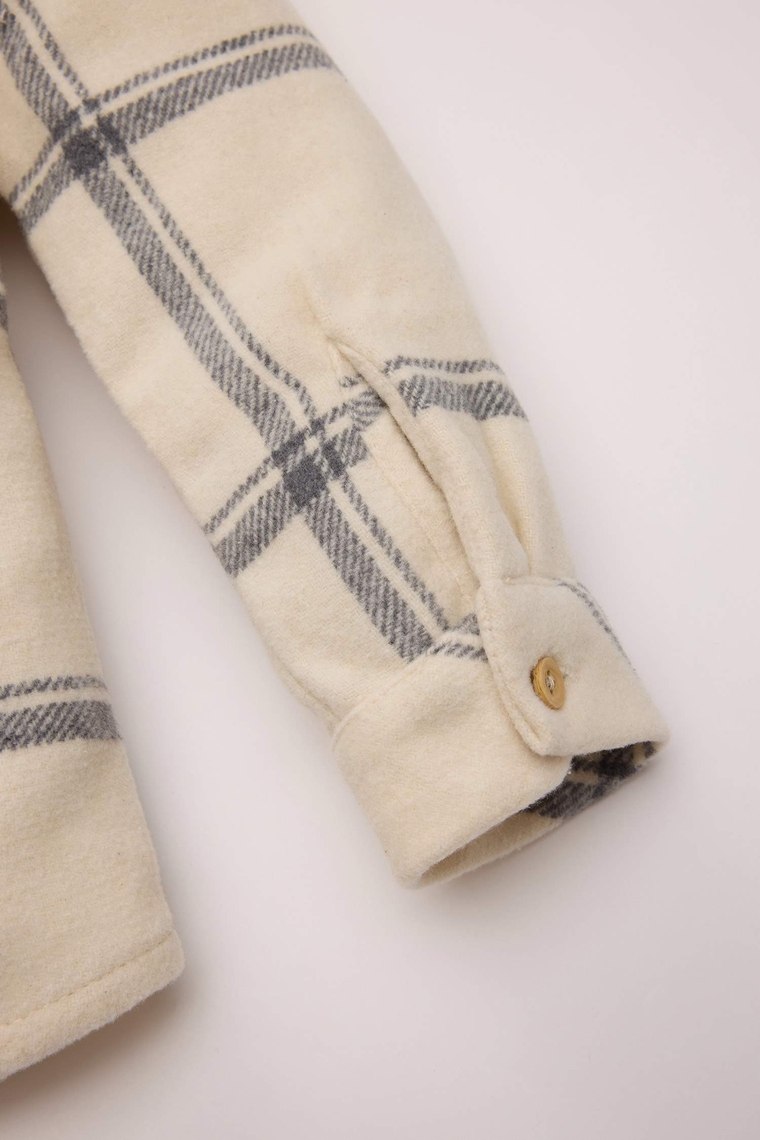 قميص ياقة فلانيل قصة عادية بغطاء للرأس