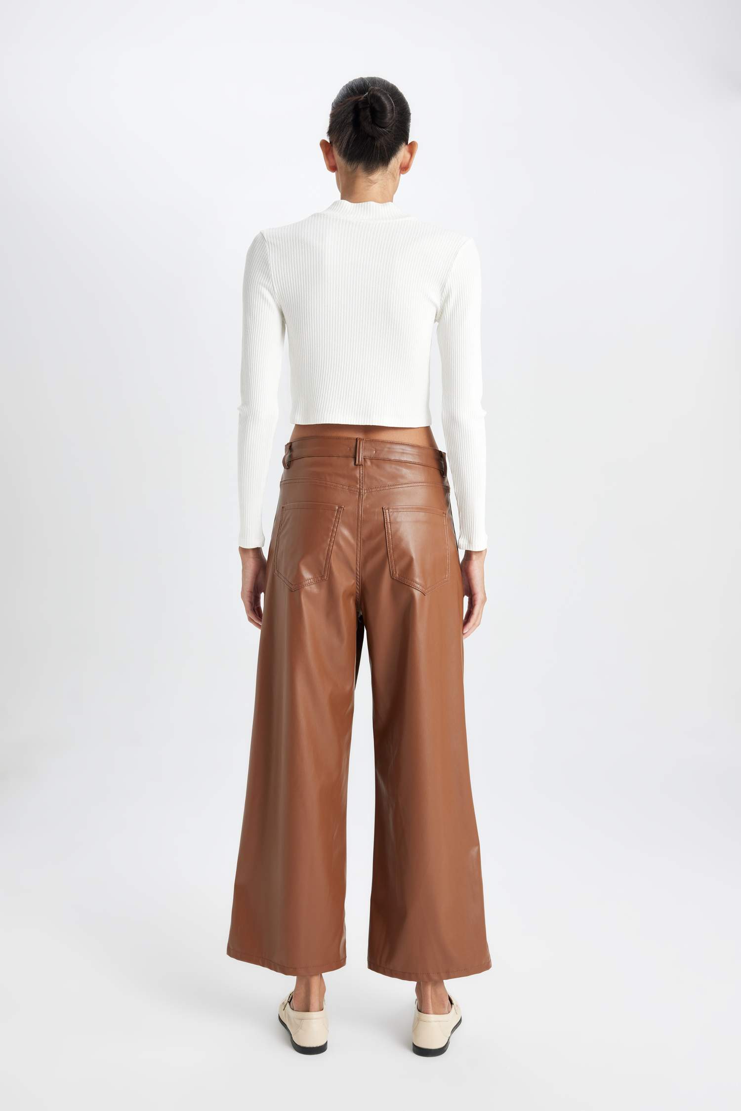 Брюки из искусственной кожи с высокой талией