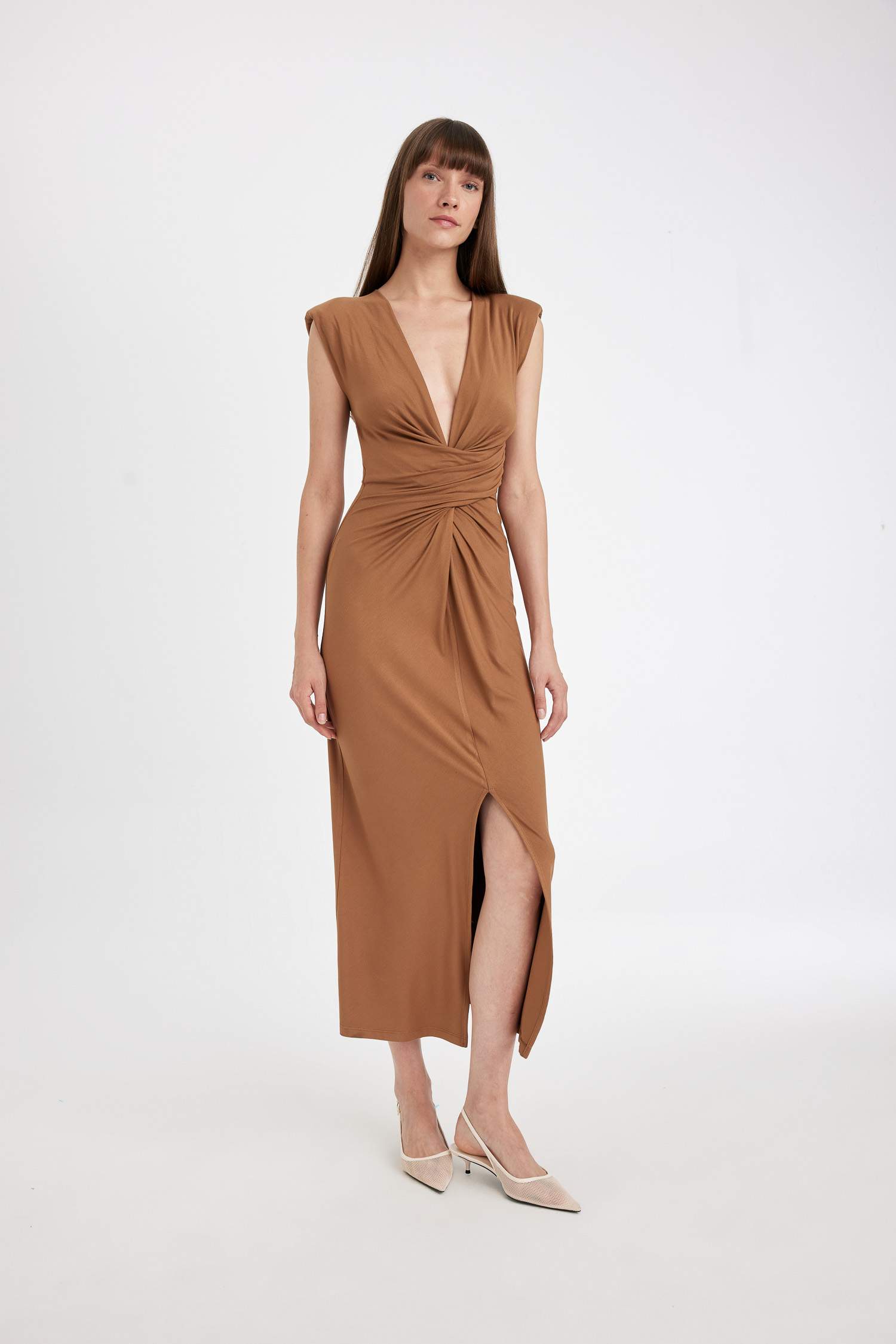 V Yaka Yırtmaçlı Drapeli Kolsuz Maxi Elbise