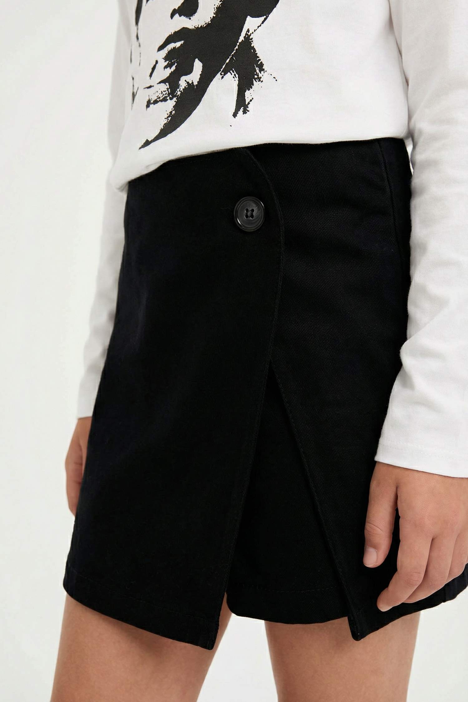 Düğmeli Gabardin Siyah Şort Etek Kız Çocuk