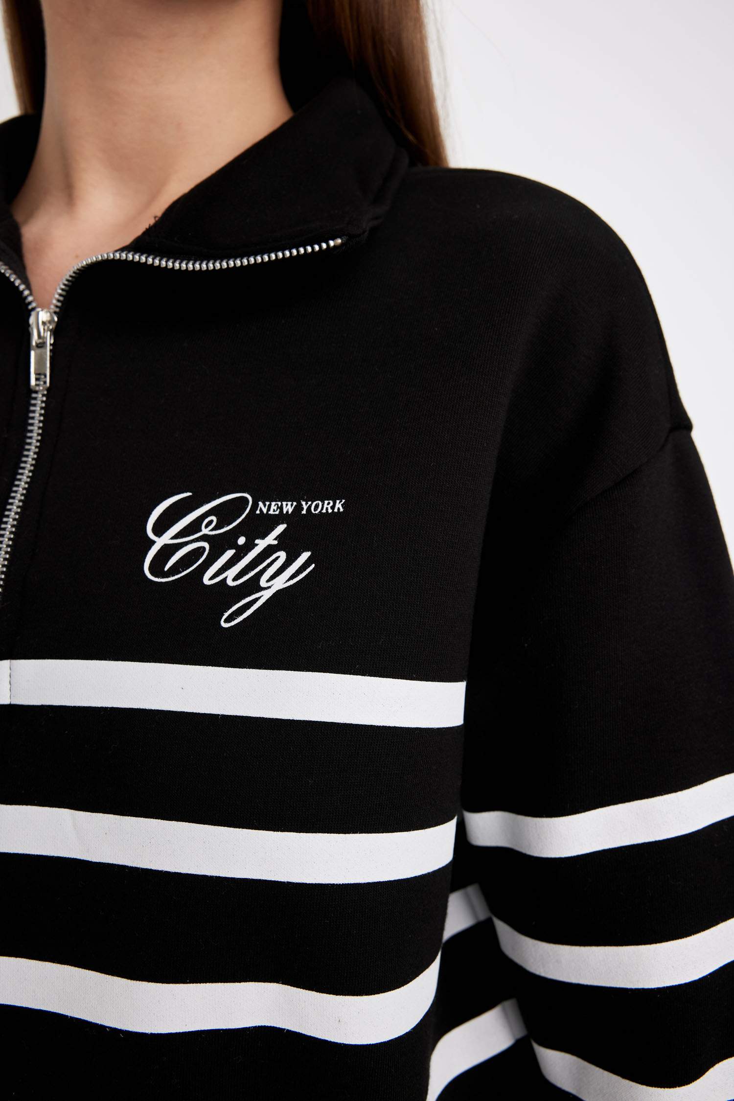 سويت شيرت كاجوال مخطط ثقيل قصة عادية بسحاب