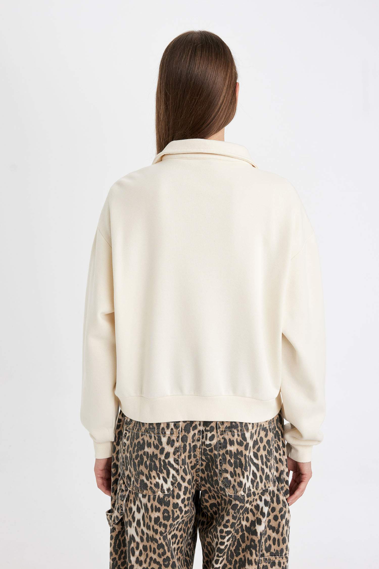 سويت شيرت ثقيل قصة عادية بسحاب وياخة عالية