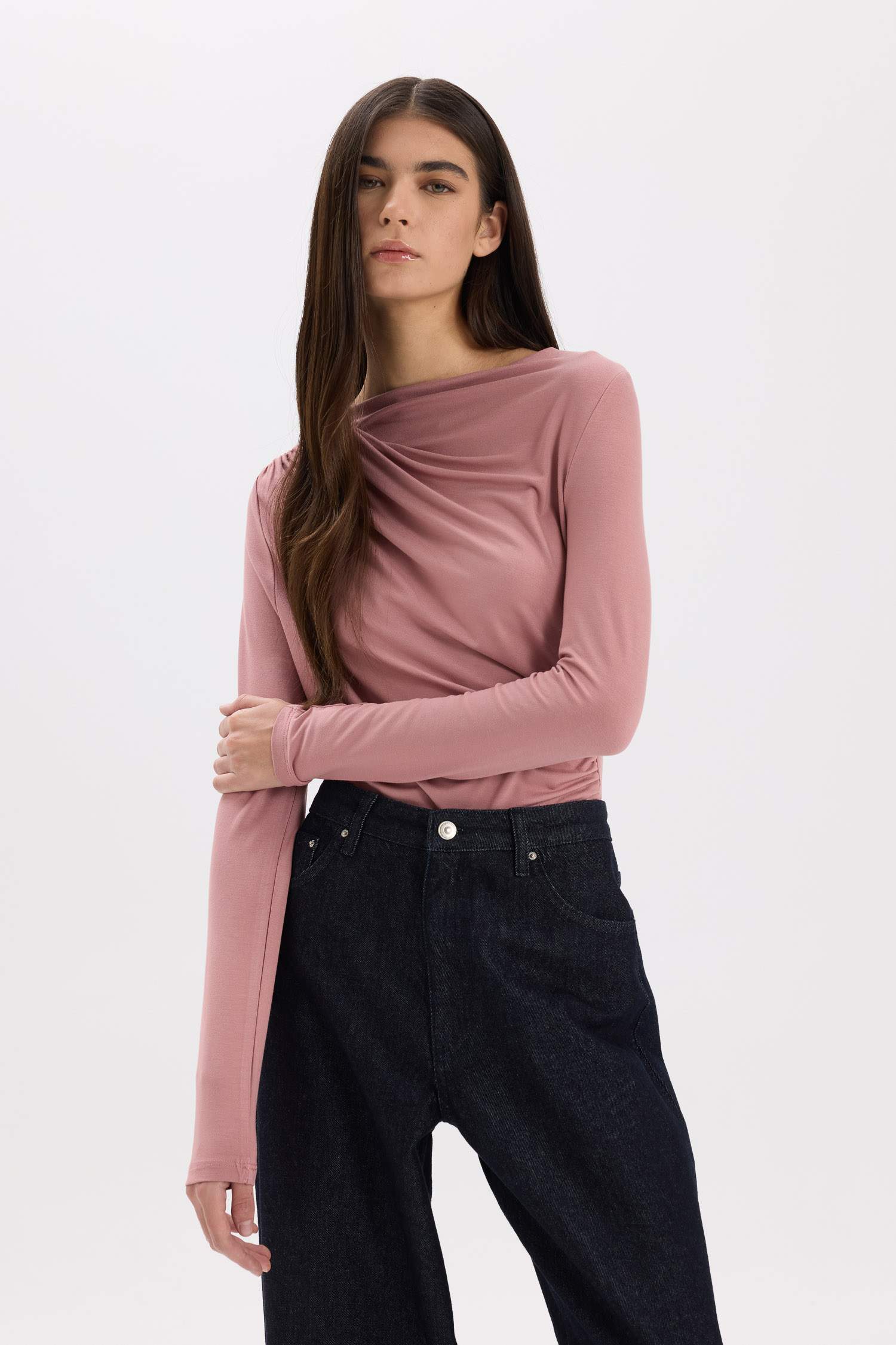 بلوزة ردن طويل بيزك سليم فيت