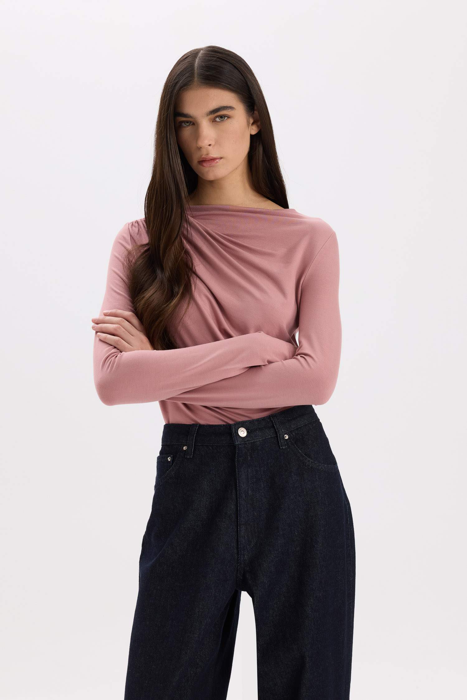 بلوزة ردن طويل بيزك سليم فيت