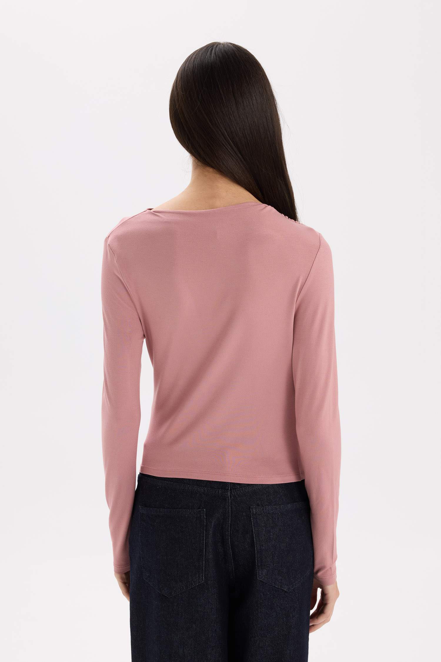 بلوزة ردن طويل بيزك سليم فيت