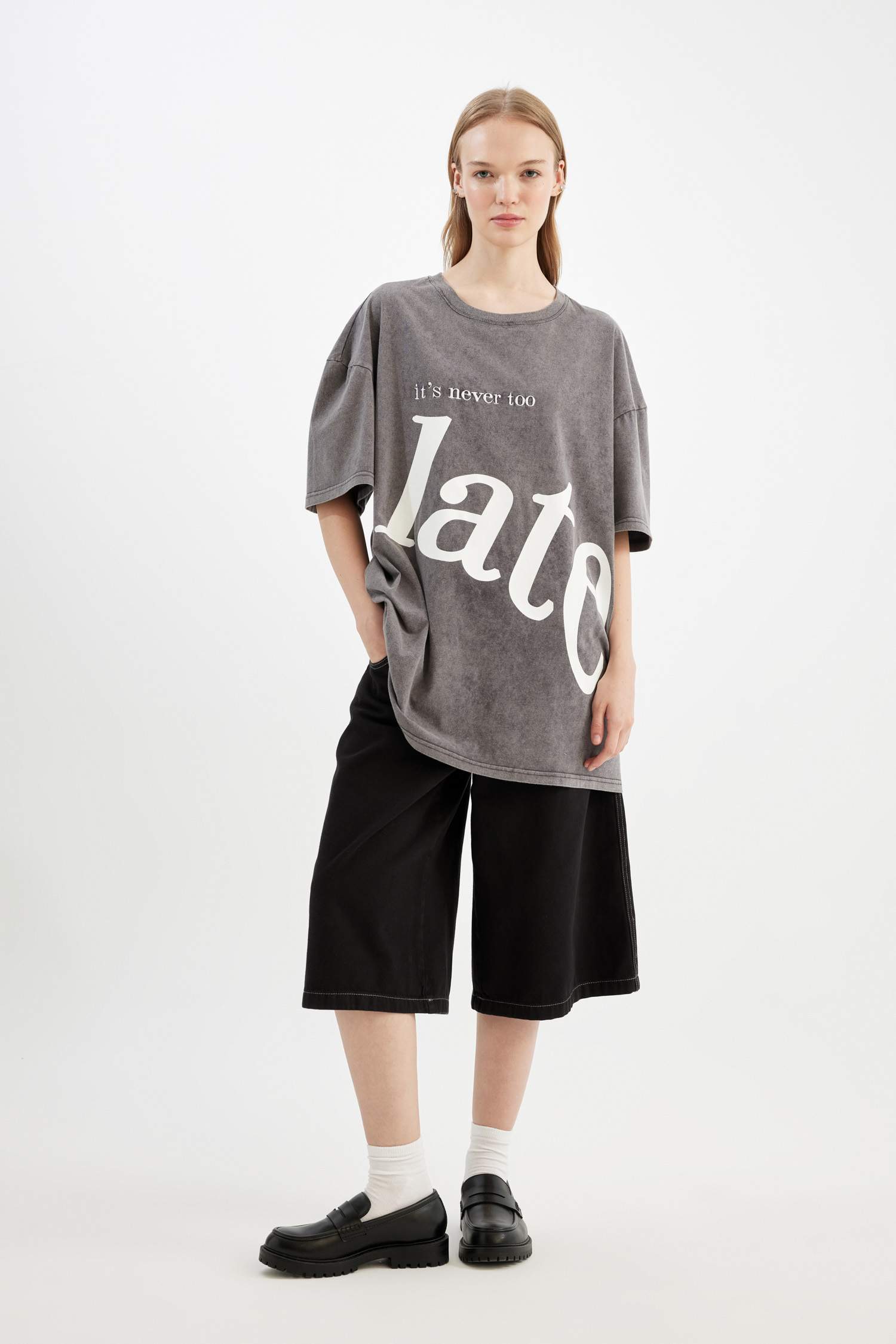 Oversize Fit Crew Neck Short Sleeve T-Shirt