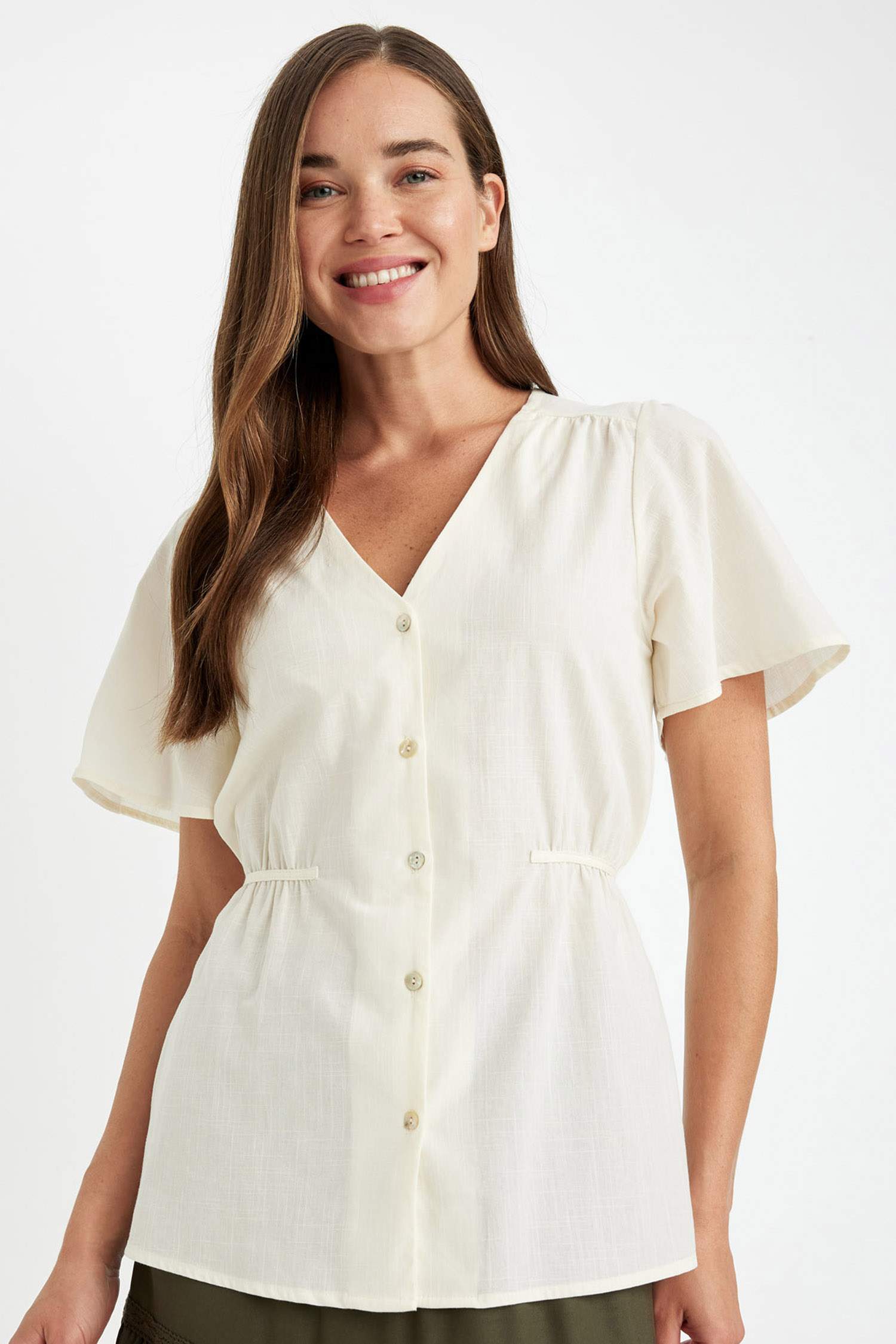 قميص نص كم قصة عادية برقبة V