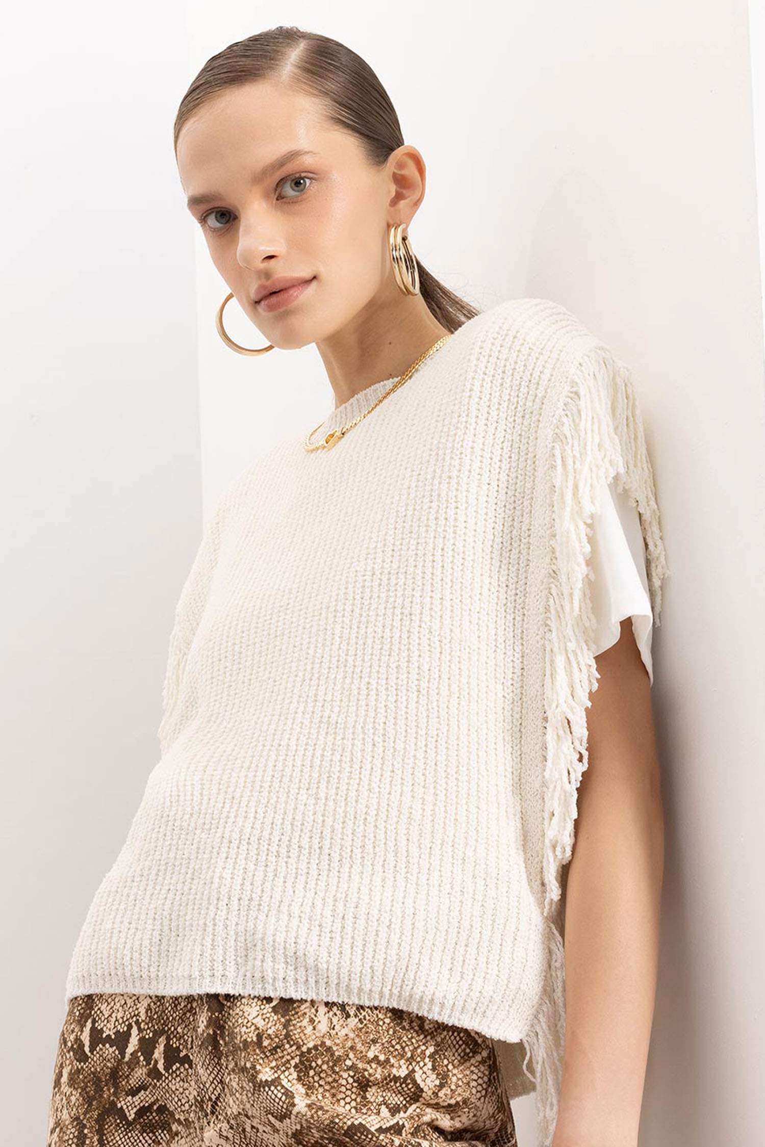 Relax Fit Bisiklet Yaka Basic Düz Selanik Kumaş Püsküllü Triko Süveter