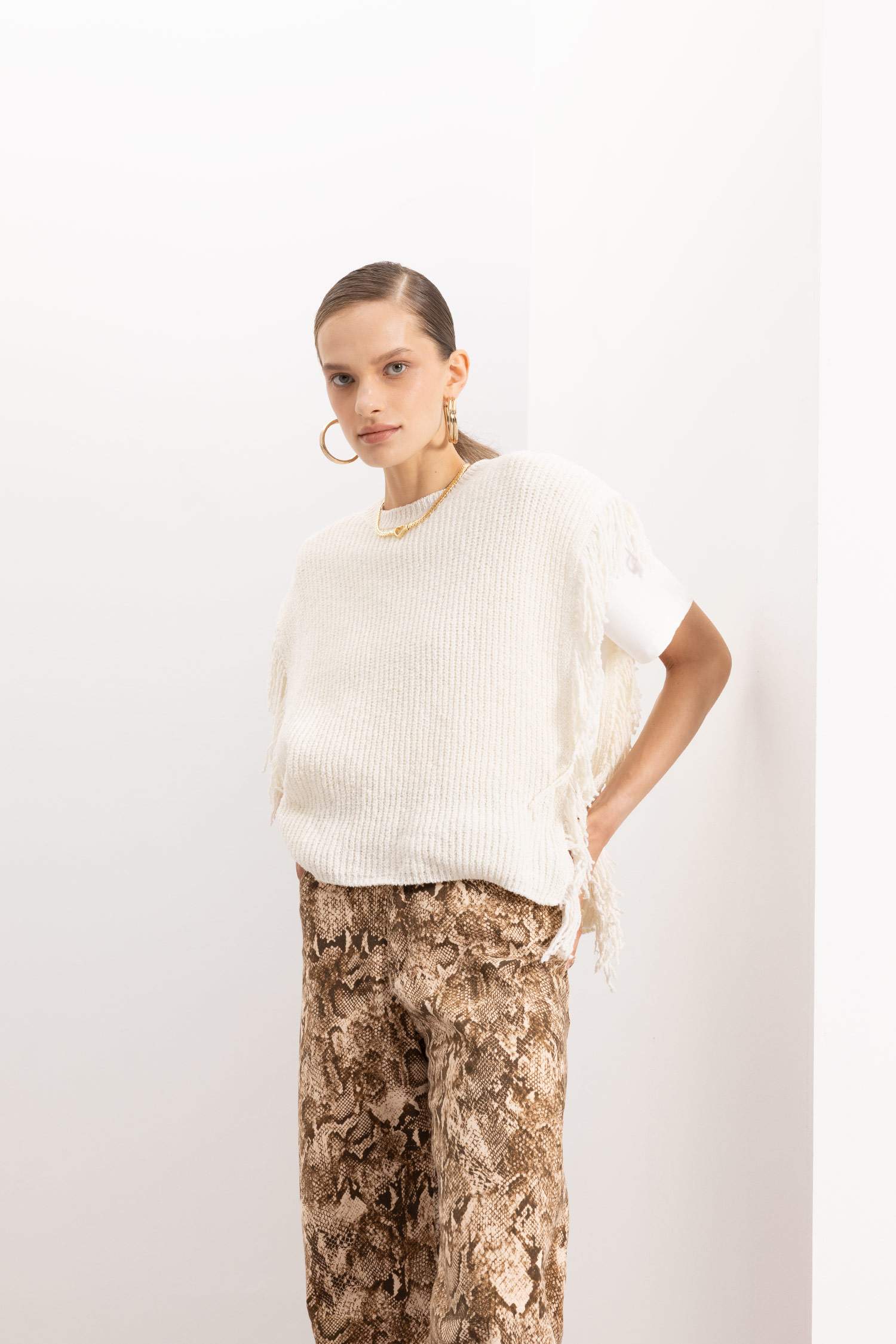 Relax Fit Bisiklet Yaka Basic Düz Selanik Kumaş Püsküllü Triko Süveter