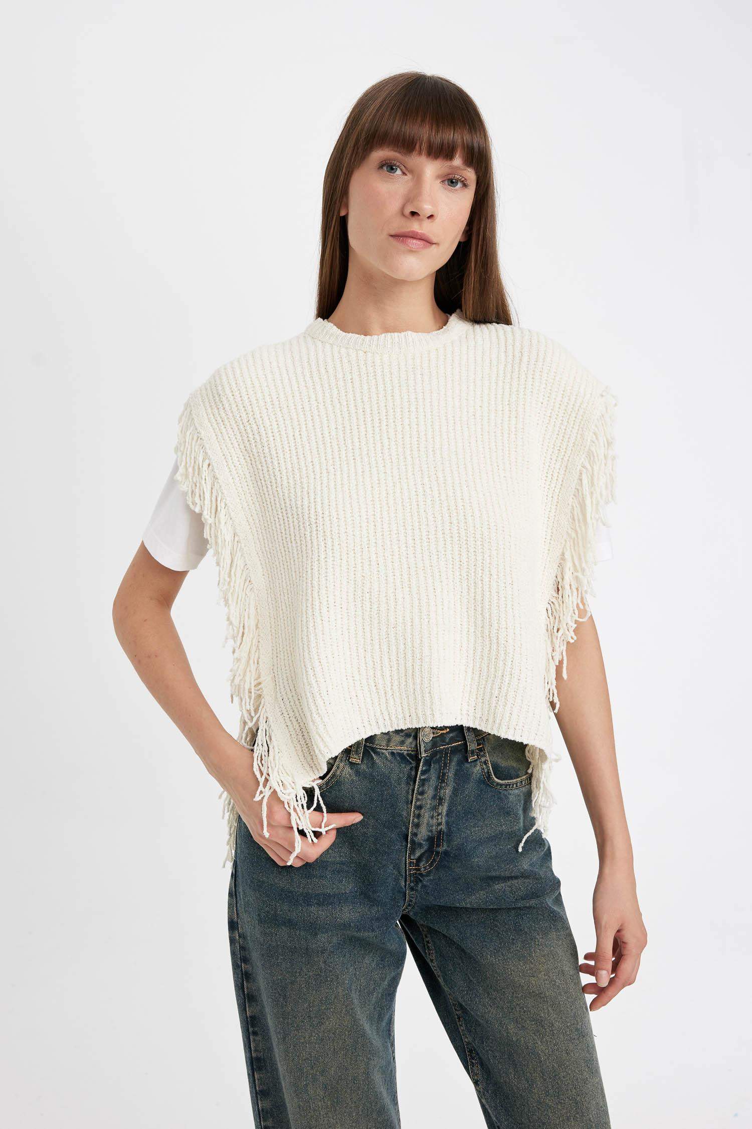 Relax Fit Bisiklet Yaka Basic Düz Selanik Kumaş Püsküllü Triko Süveter