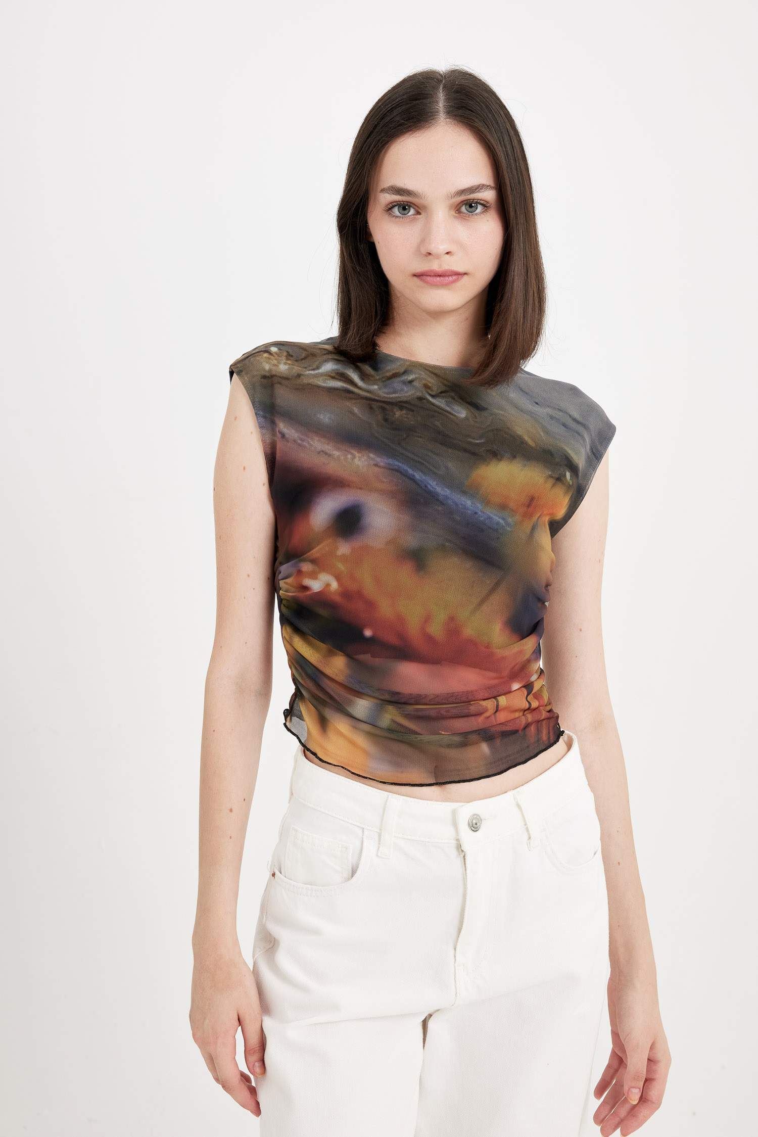 Fitted Vücuda Oturan Bisiklet Yaka Desenli Büzgü Detaylı Tül Kısa Kollu Tişört