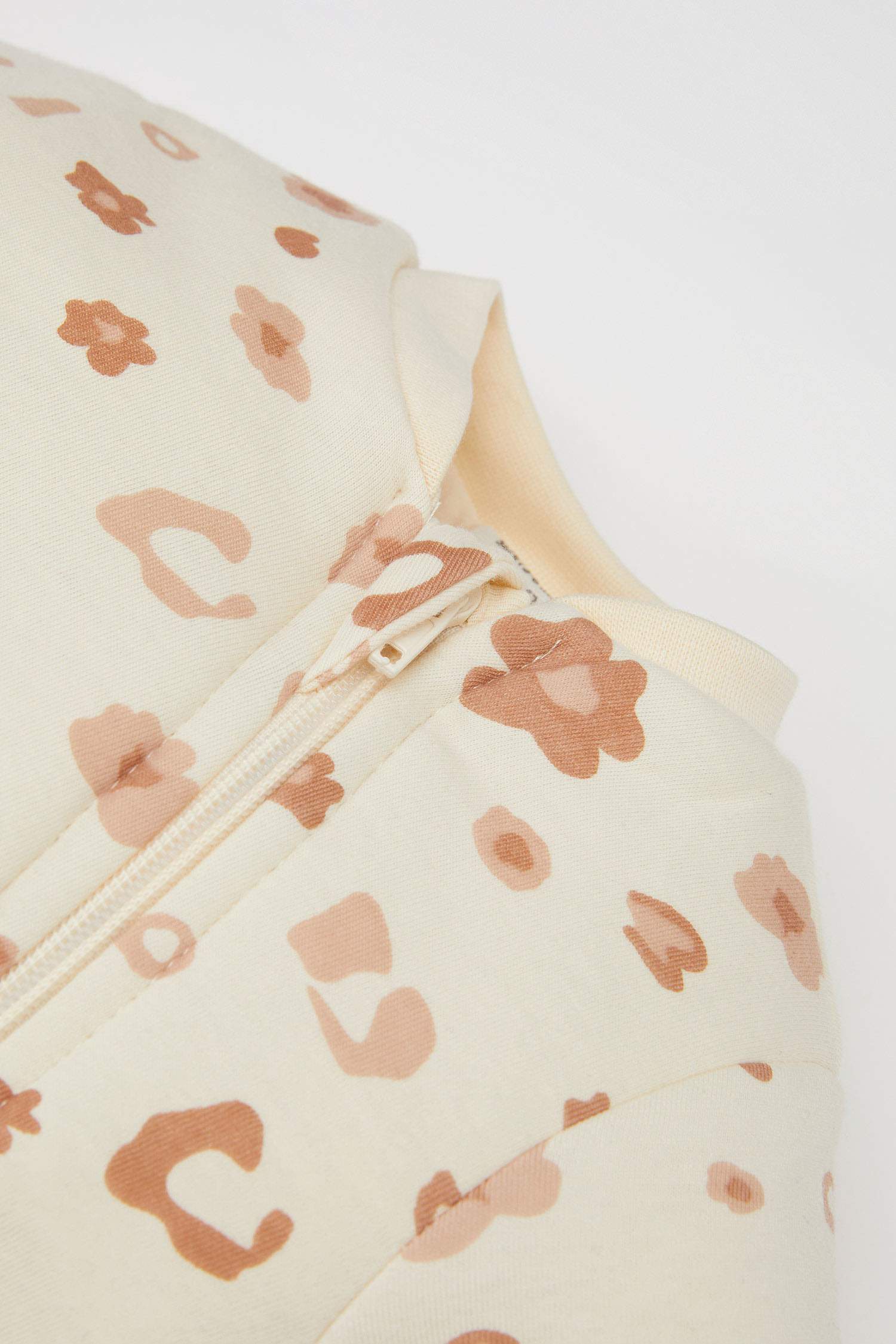 جمبسوت جلد النمر بناتي حديثي الولادة بسوسته