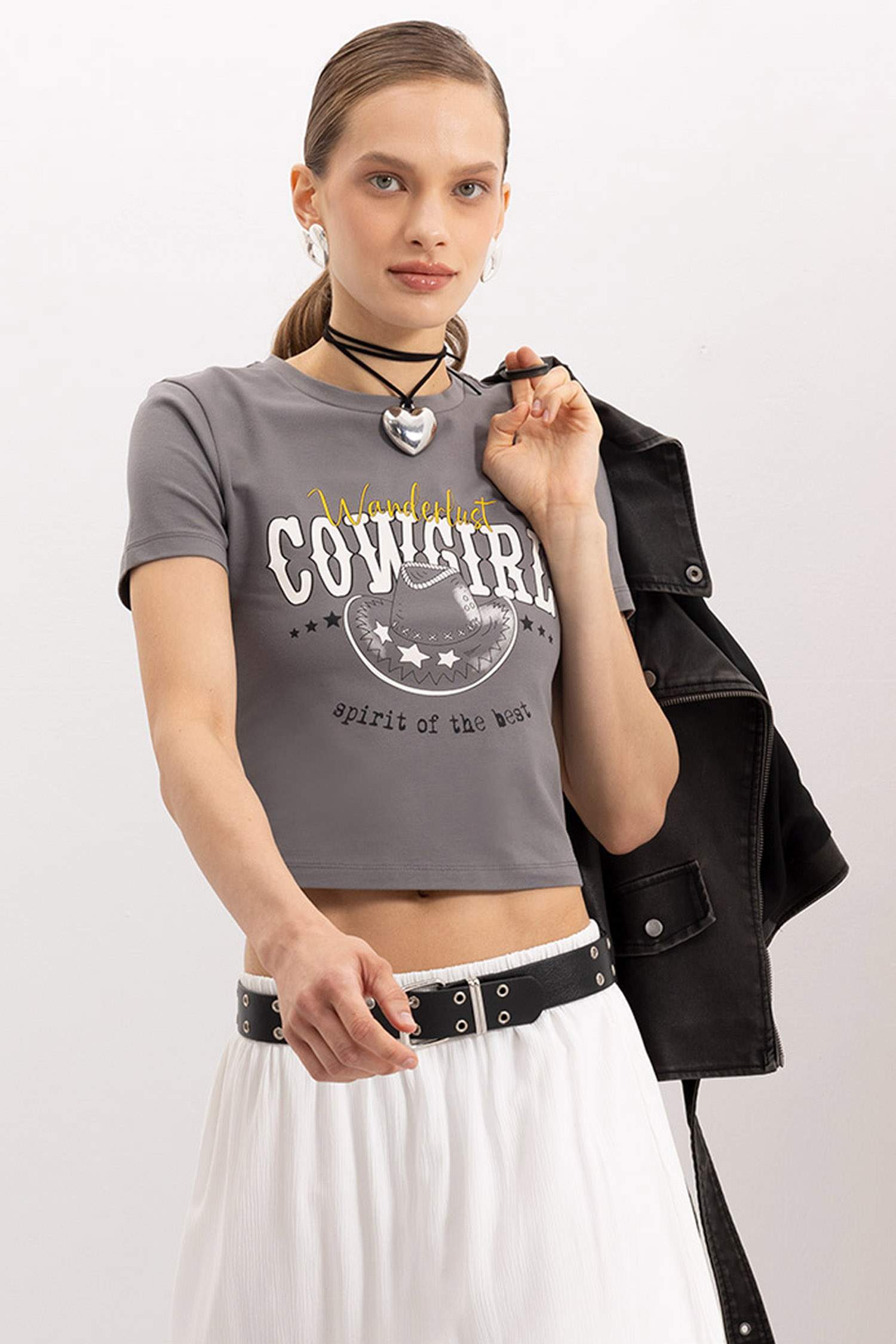 Fitted Vücuda Oturan Bisiklet Yaka Baskılı Crop Kısa Kollu Tişört