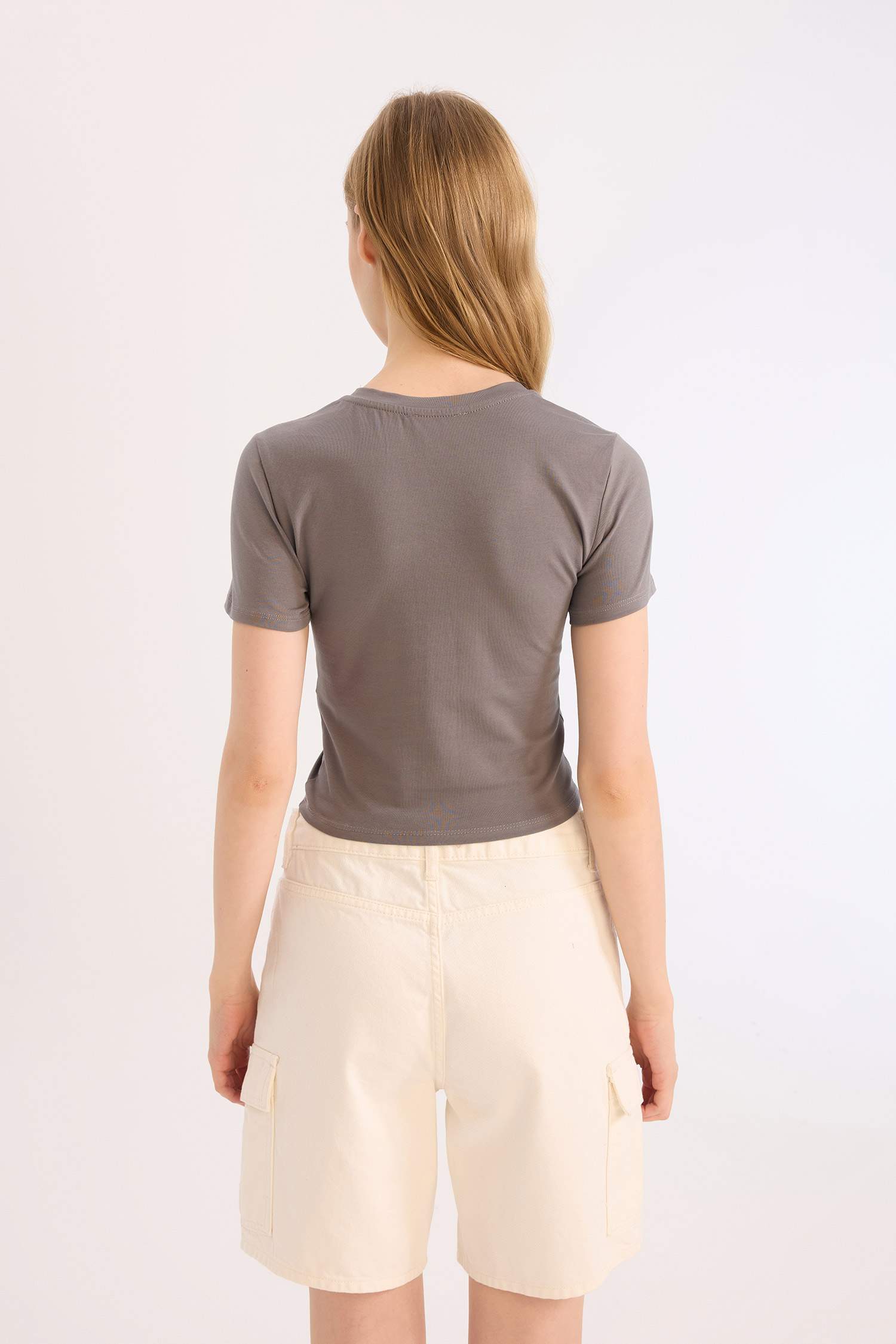 Fitted Vücuda Oturan Bisiklet Yaka Baskılı Crop Kısa Kollu Tişört