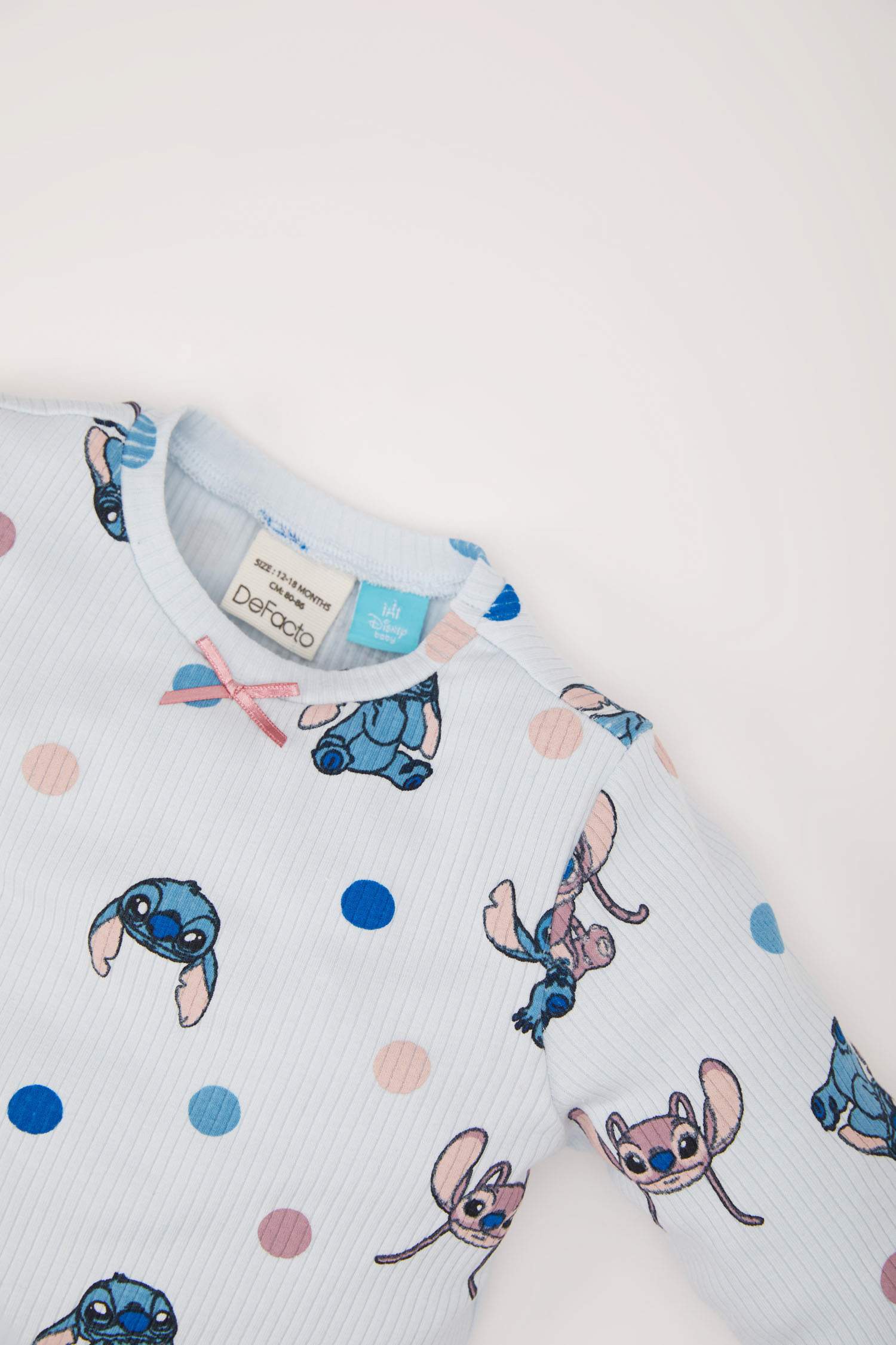 بيجامة بنات بطبعة ليلو و ستيتش برقبة مستديرة من قطعتين