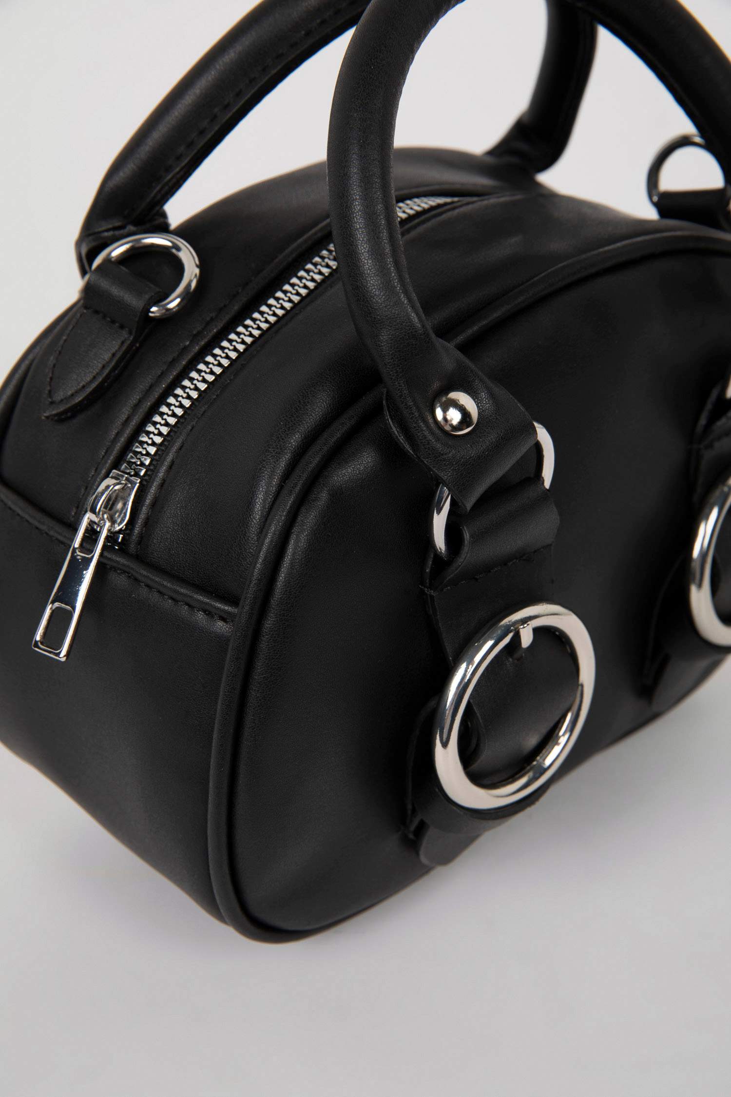 Woman Faux Leather Shoulder Bag