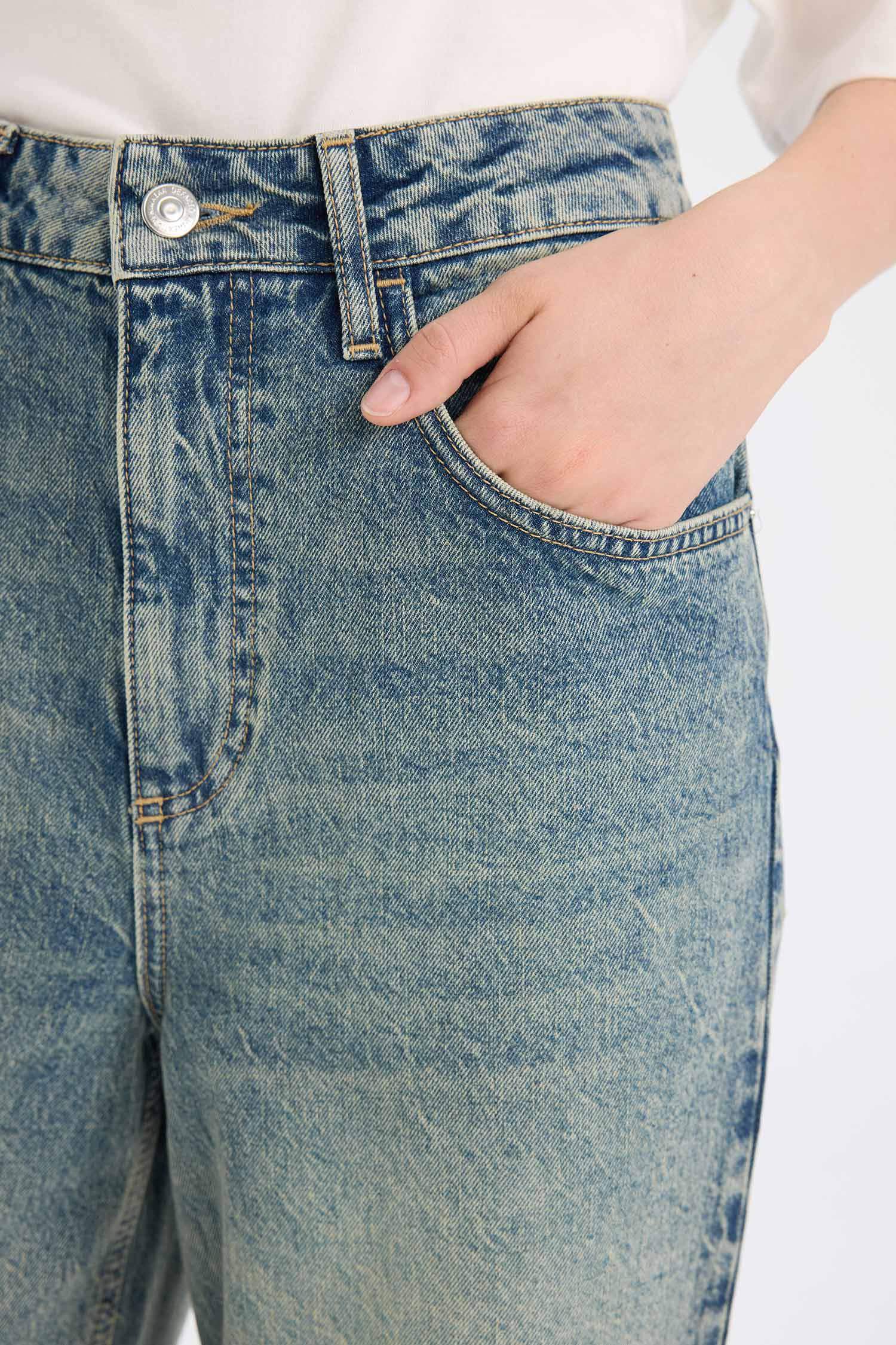 Baggy Fit Yüksek Bel Katlamalı Paça Bilek Boy Jean Yıkamalı Pantolon