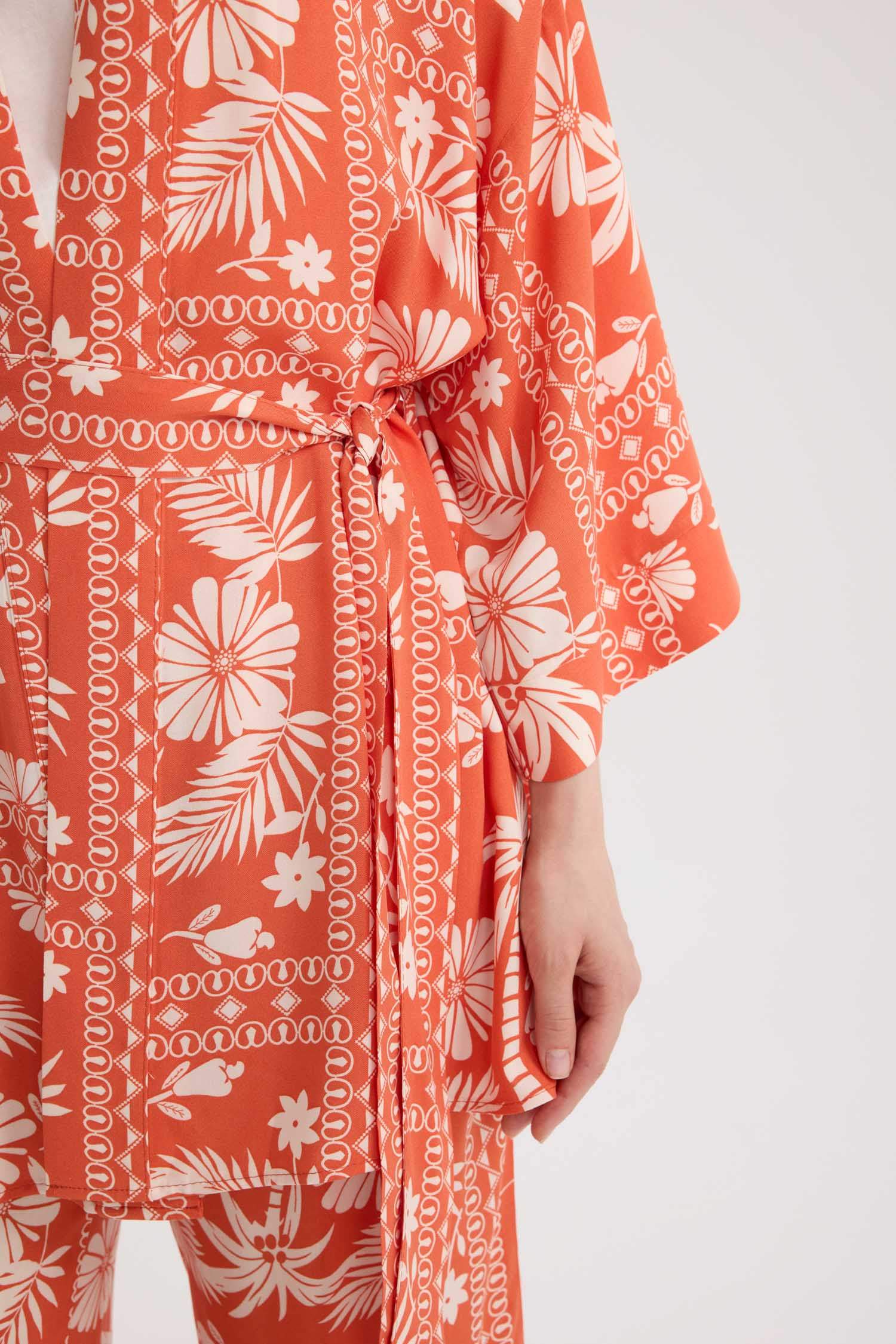 كيمونو قصة مريحة بحزام