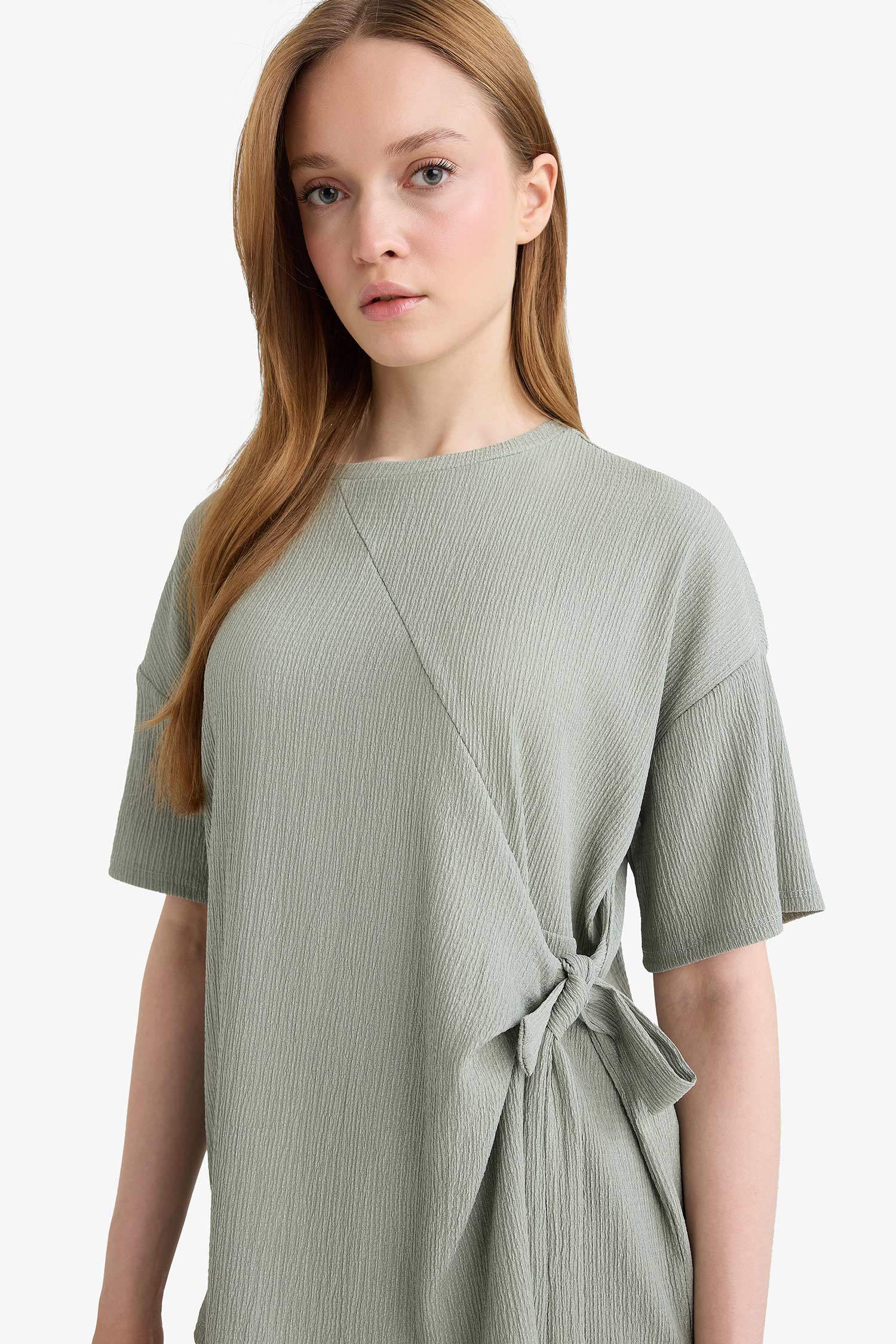 تيشيرت نص كم قصة مريحة بياقة مستديرة