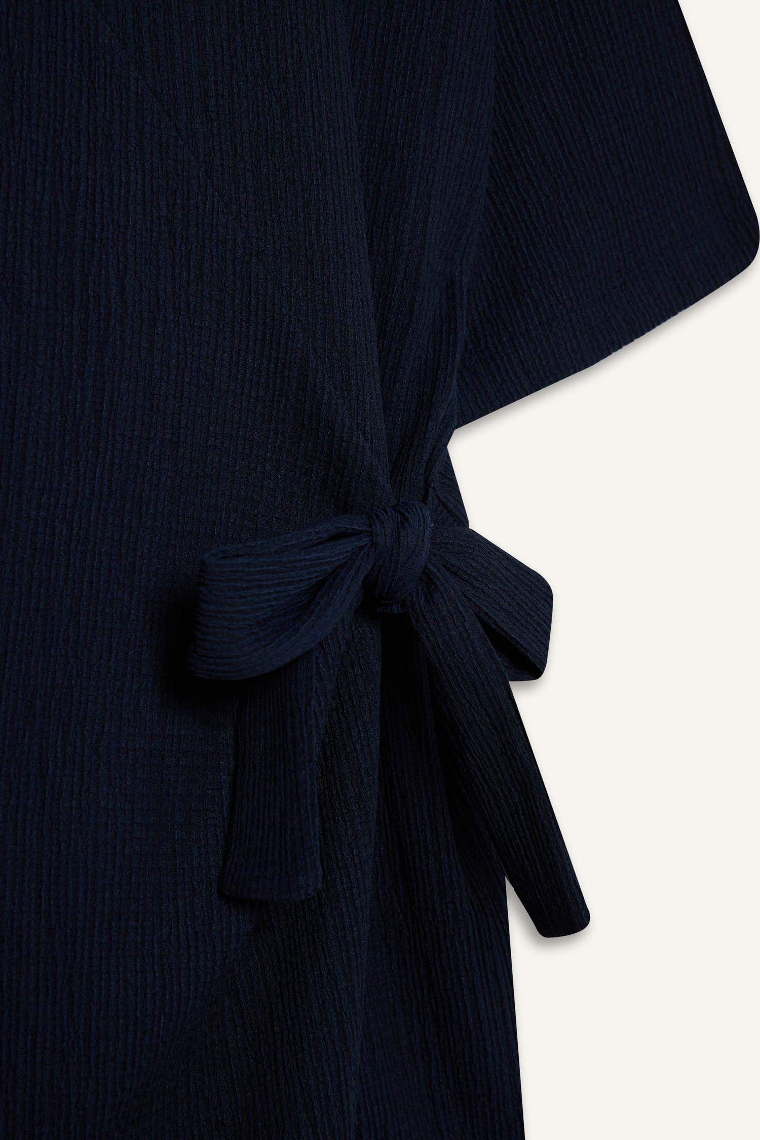 Базовая футболка Relax Fit из морщинистой ткани и короткими рукавами