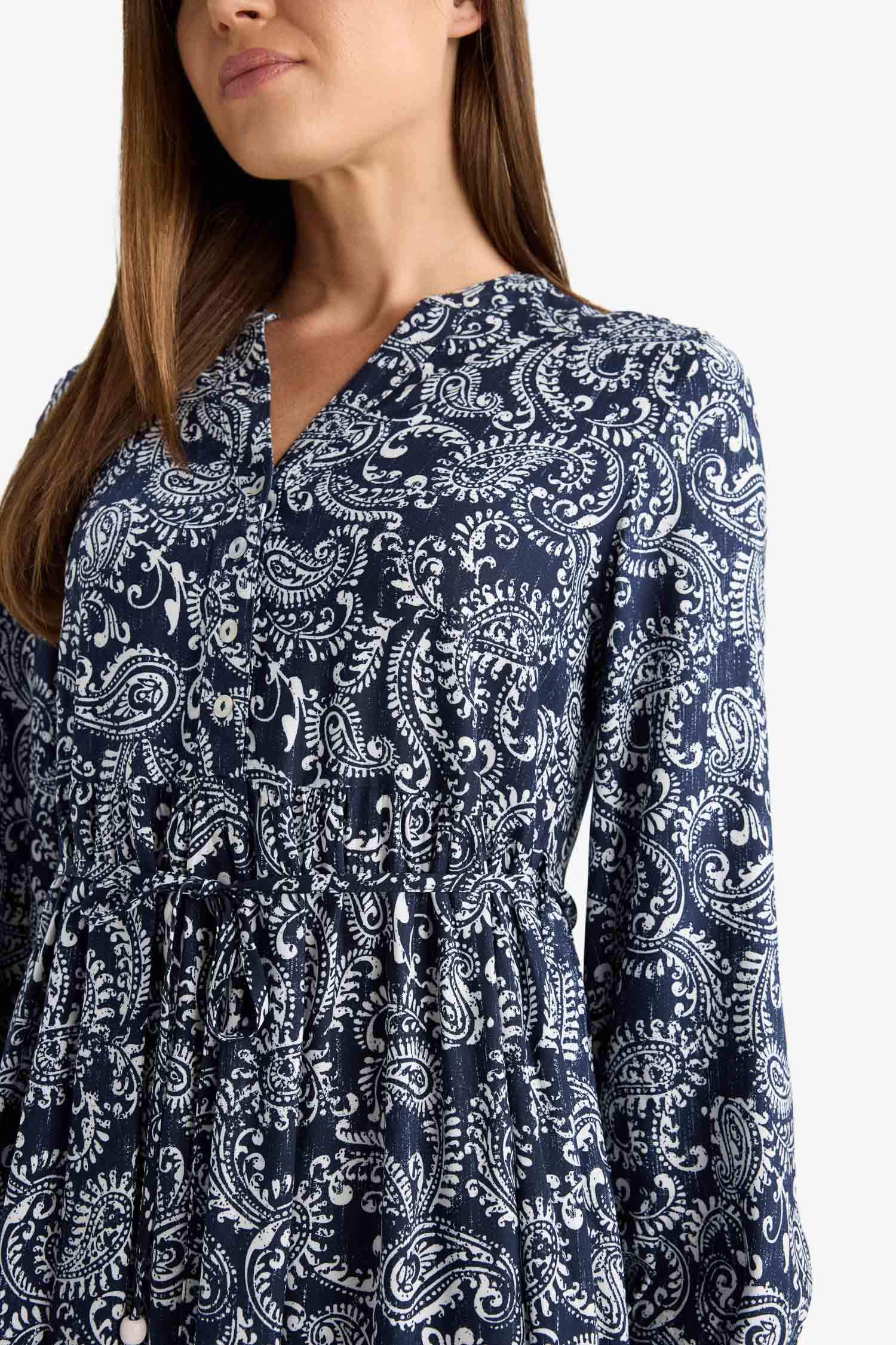 فستان كم طويل قصة عادية برقبة مستديرة