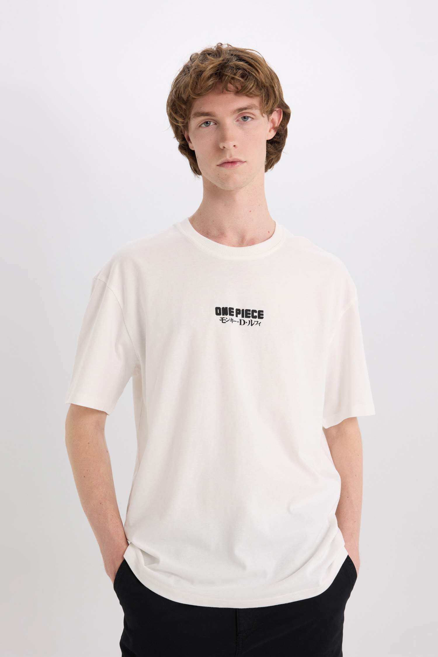 T-shirt Boxy imprimé au dos One Piece à col rond